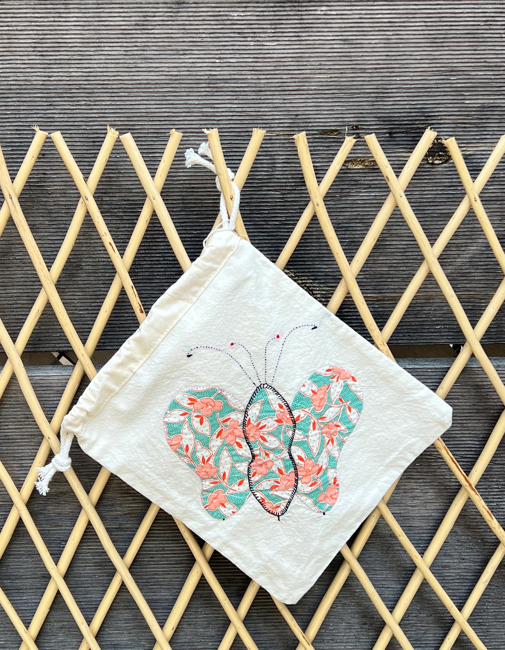 4 Antennae Butterfly Drawstring Bag (Orange Daisies & Green/Peach Floral)