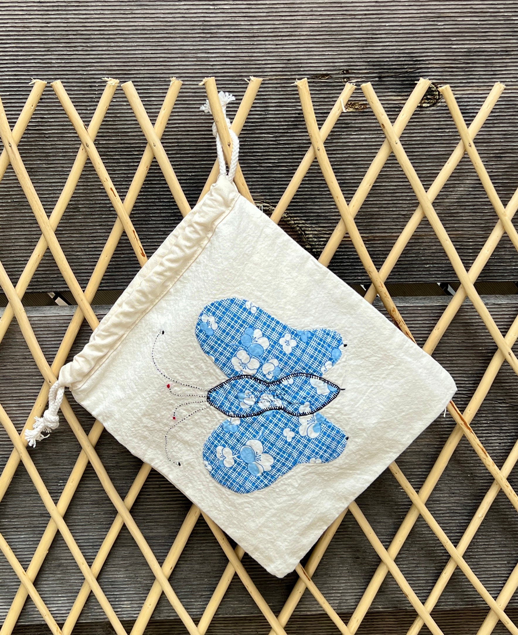 4 Antennae Butterfly Drawstring Bag (Blue Plaid Floral & Red Squares)