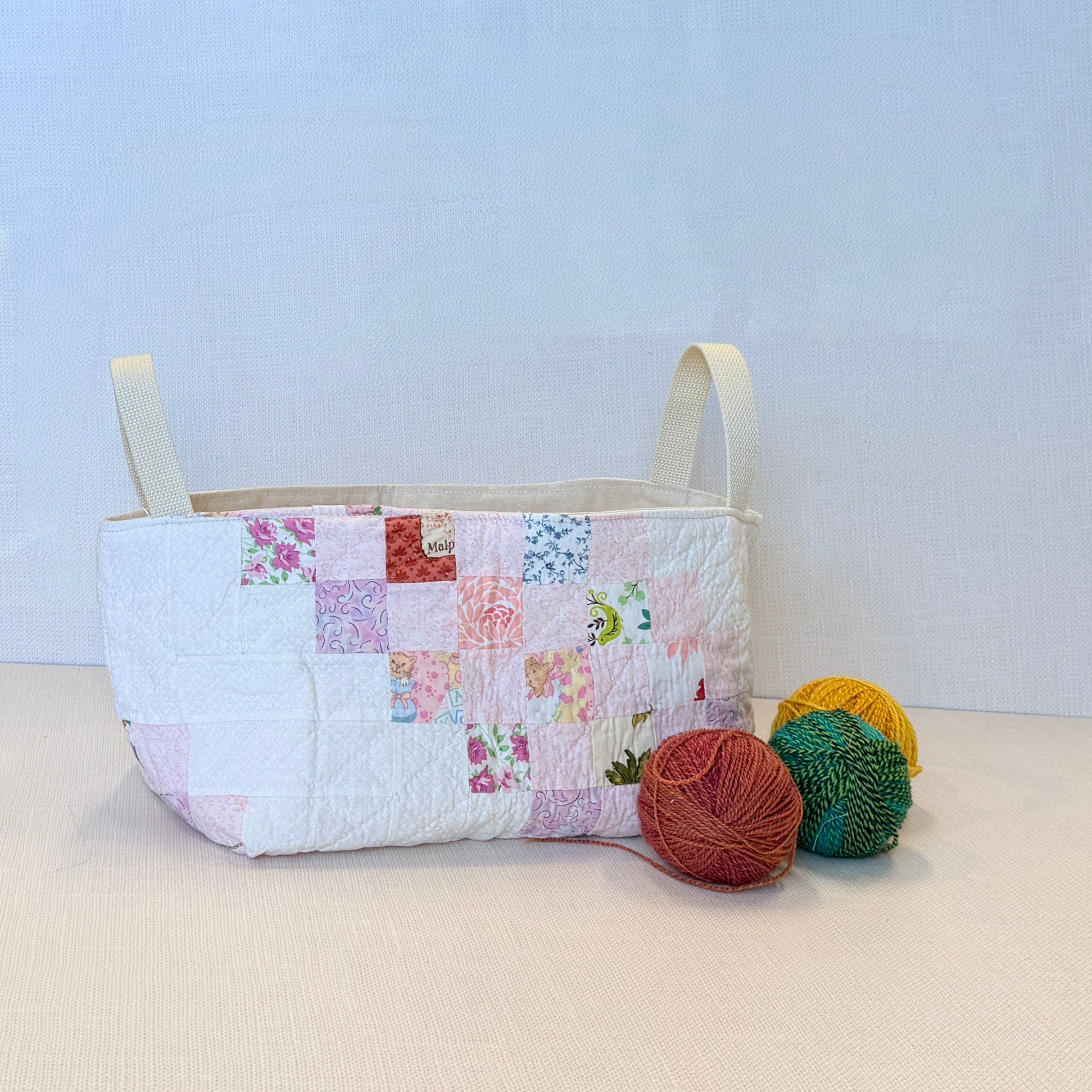 Quilt Basket (Hello Kitty Irish Chain)