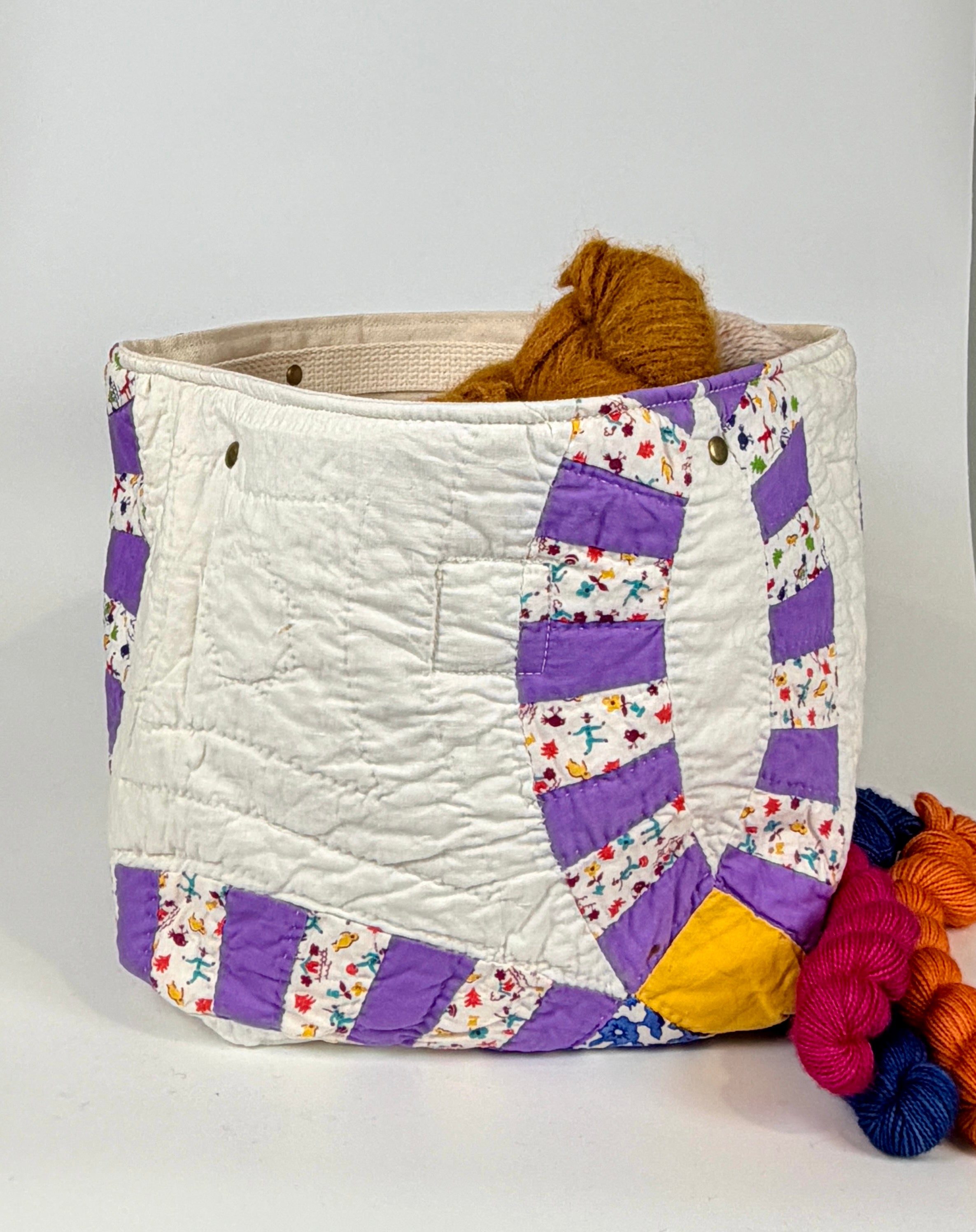 Quilt Bin (Dark Purple Double Wedding Ring)