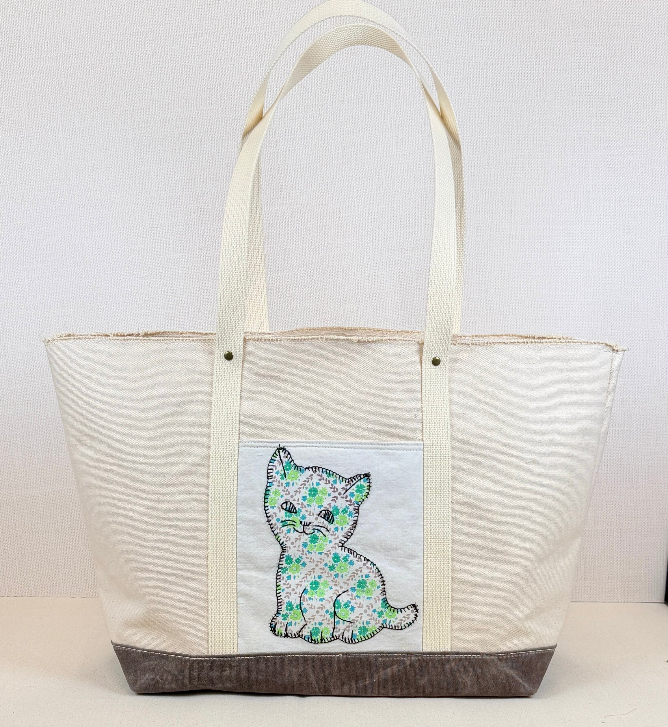 Classic Pocket Tote with Mushroom Canvas (6 Kittens)