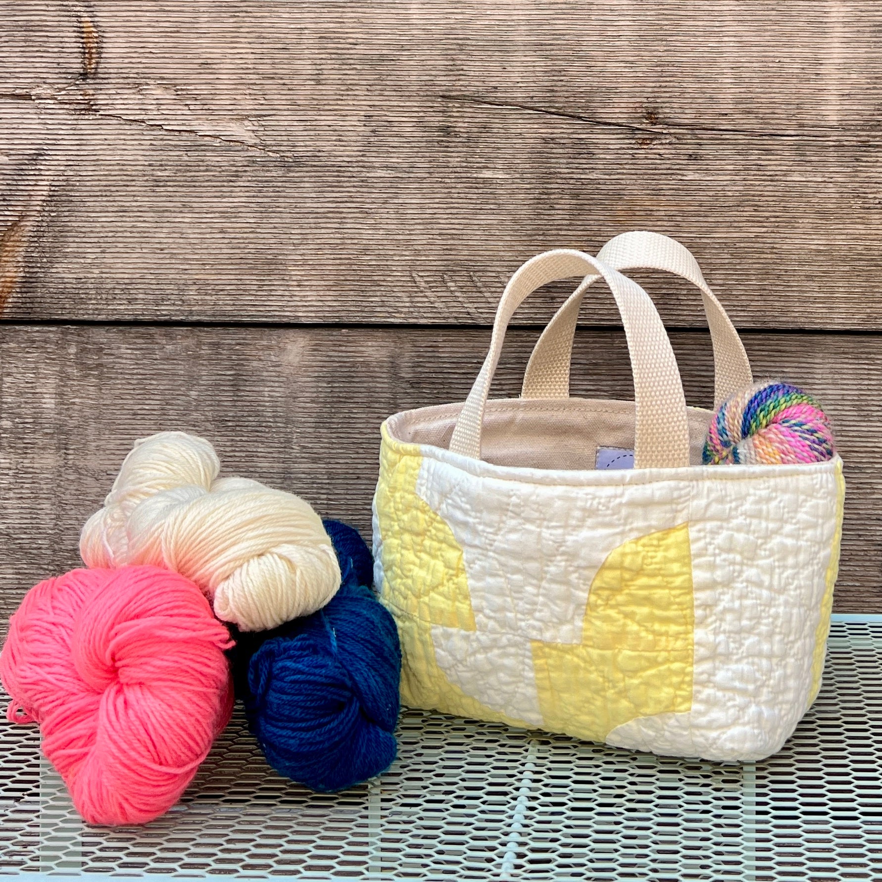 Maker Caddy Small (Mustard Drunkard's Path)