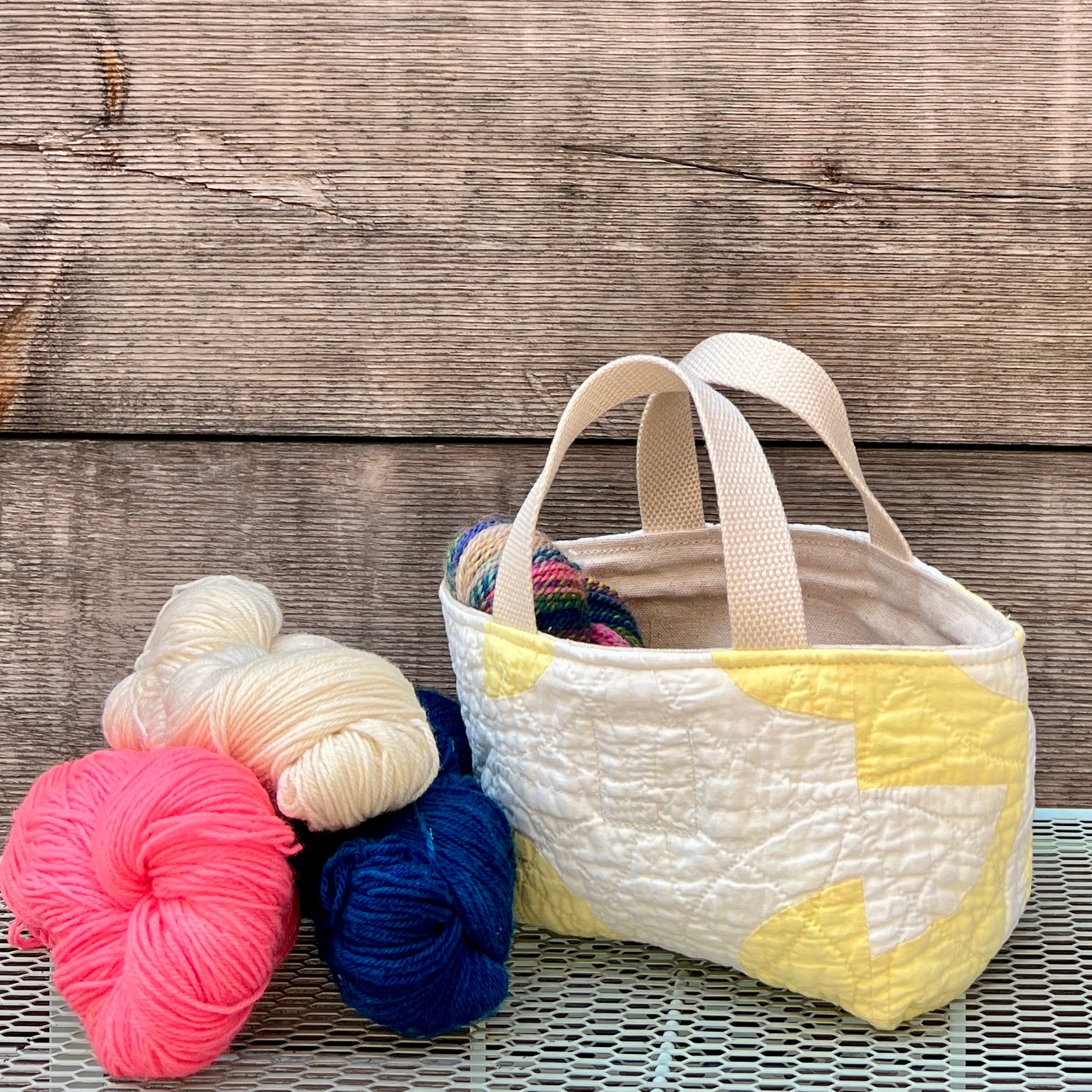 Maker Caddy Small (Mustard Drunkard's Path)