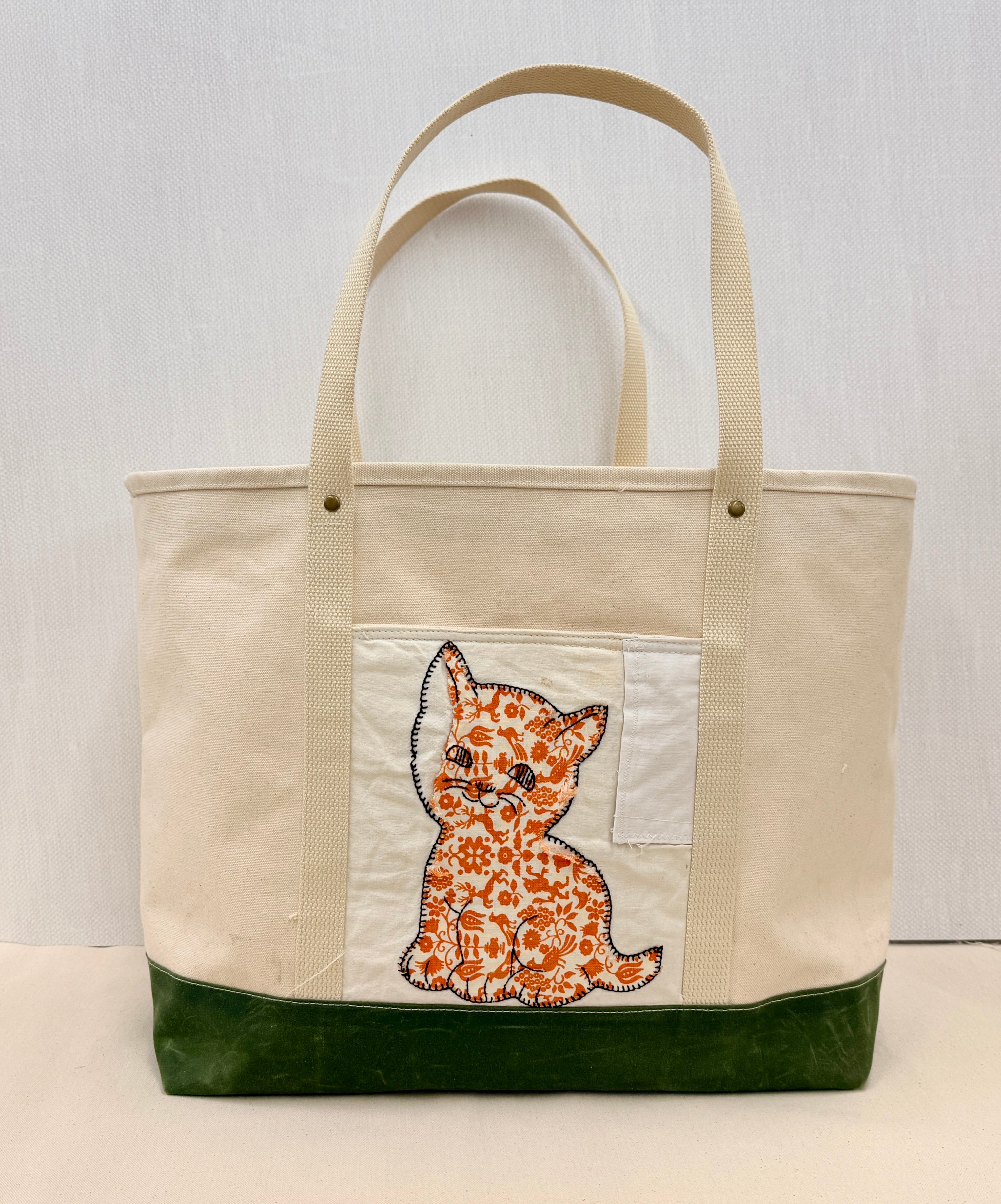 Classic Pocket Tote with Army Green Canvas (2 Kittens)