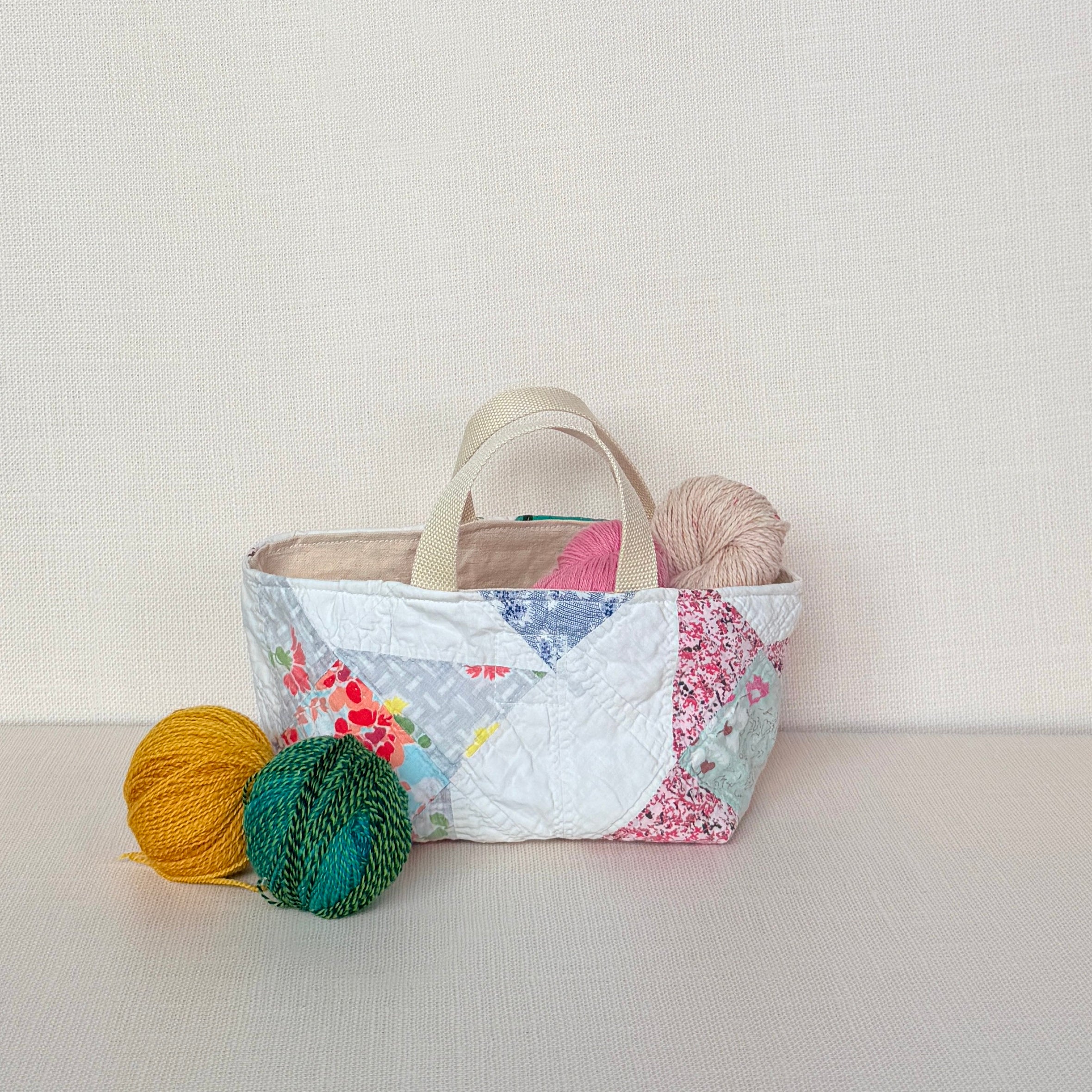 Maker Caddy Medium (Feedsack Hummingbird)