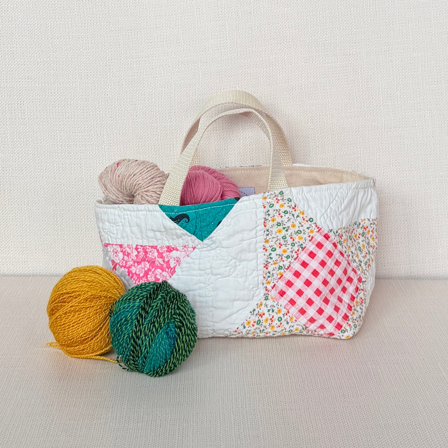Maker Caddy Medium (Feedsack Hummingbird)