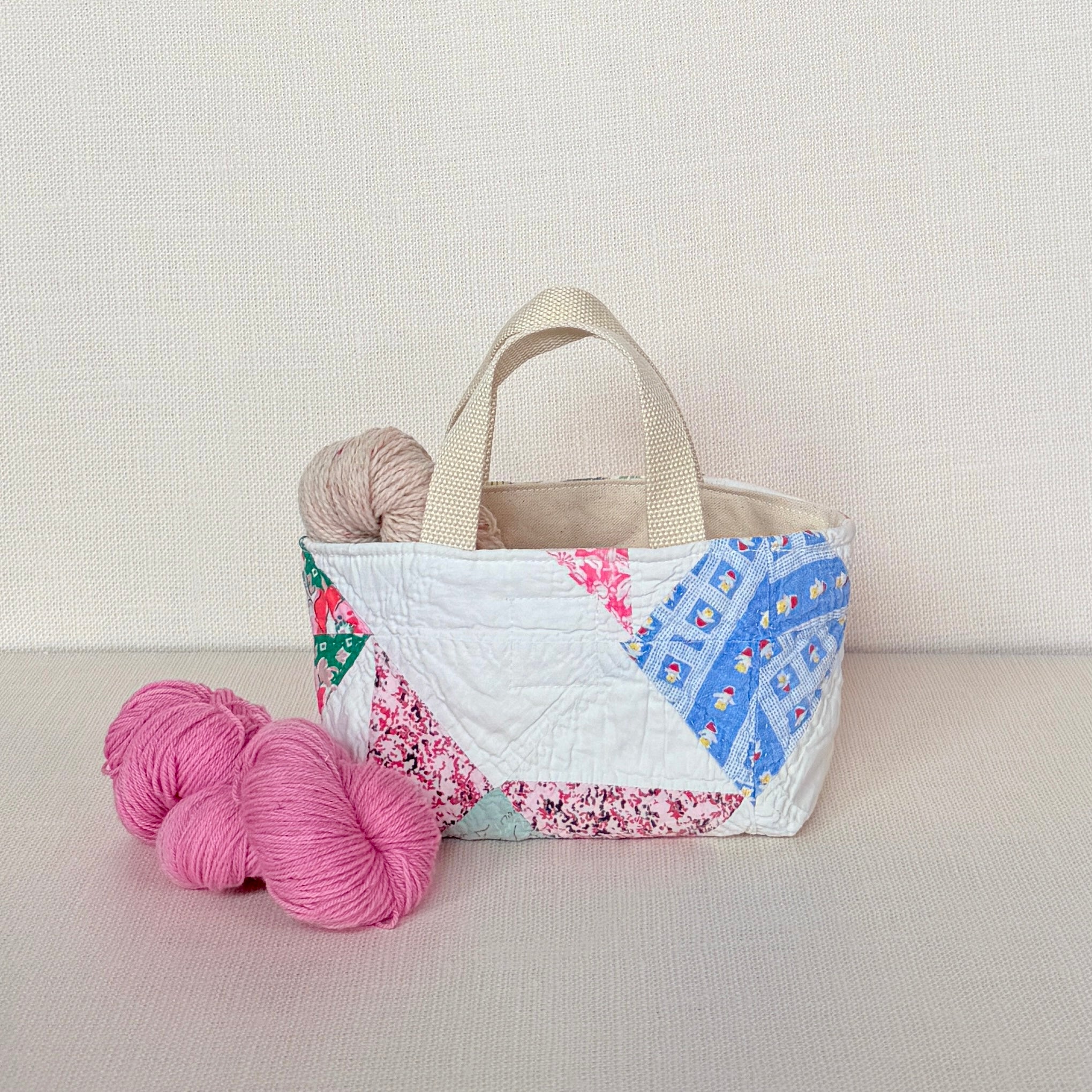 Maker Caddy Small (Feedsack Hummingbird with Pink)