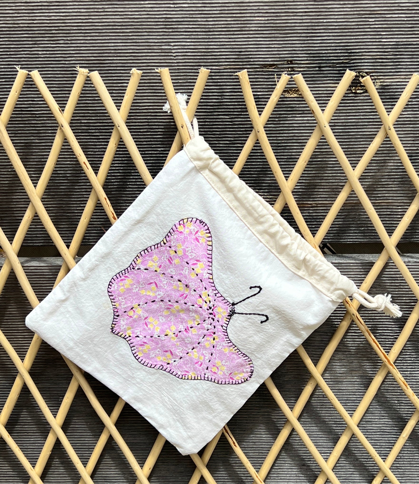 Moth Drawstring Bag (Purple Daisy & Lilac & Yellow)