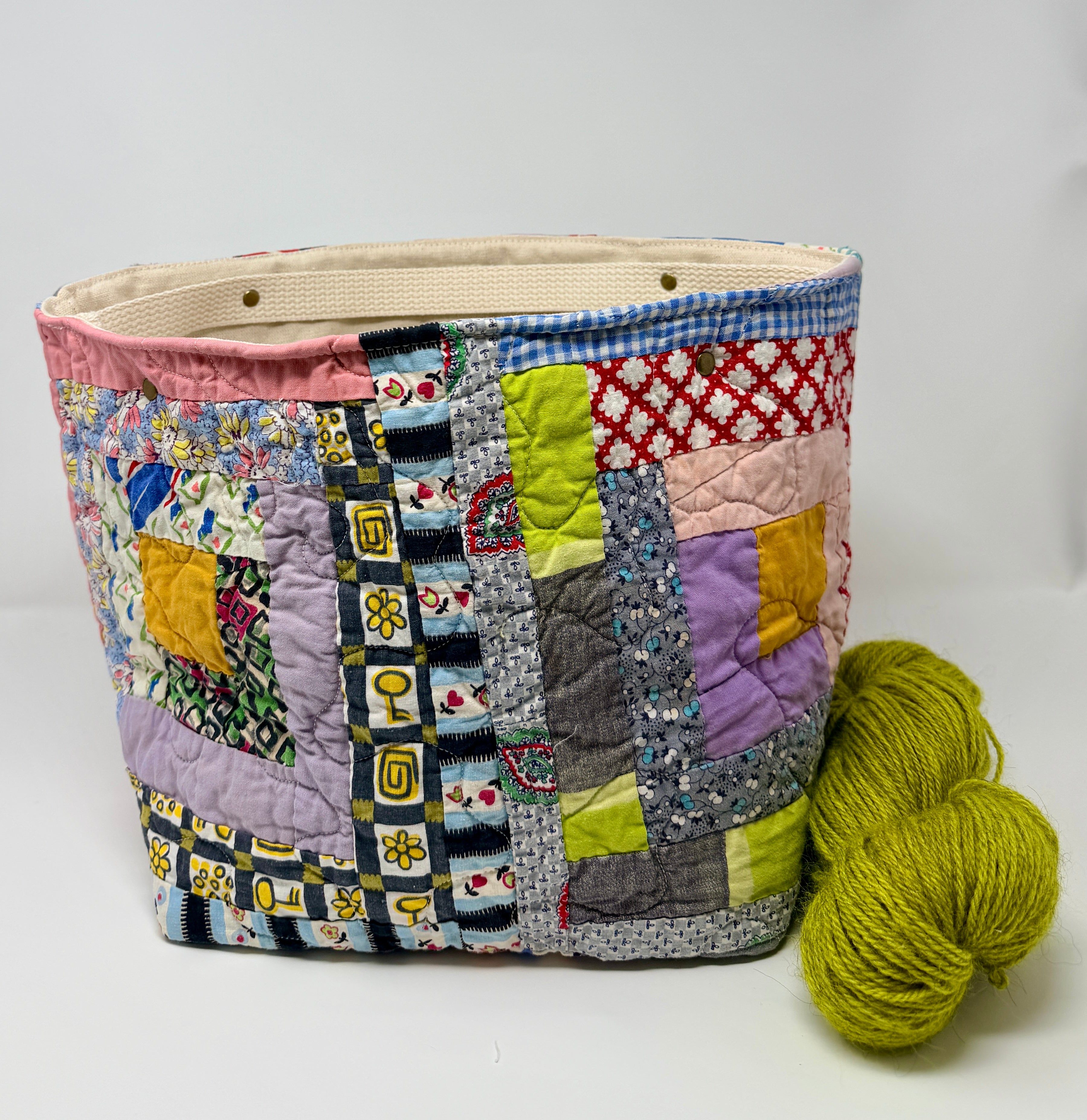Quilt Bin (40s Log Cabin)