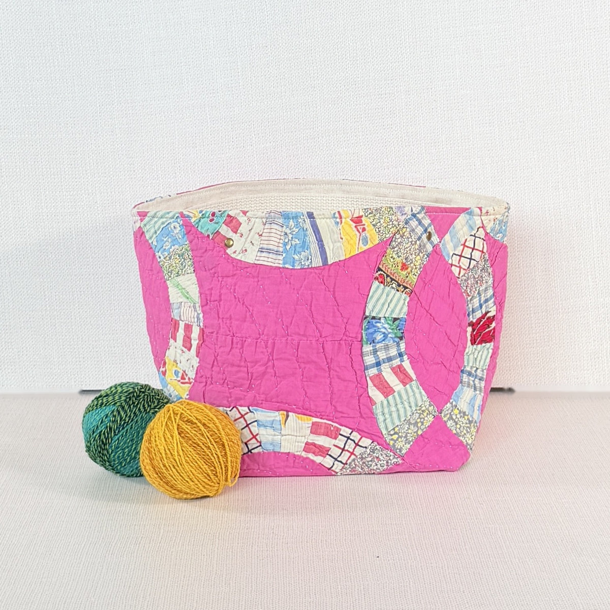 Quilt Bin (Pink Double Wedding Ring)