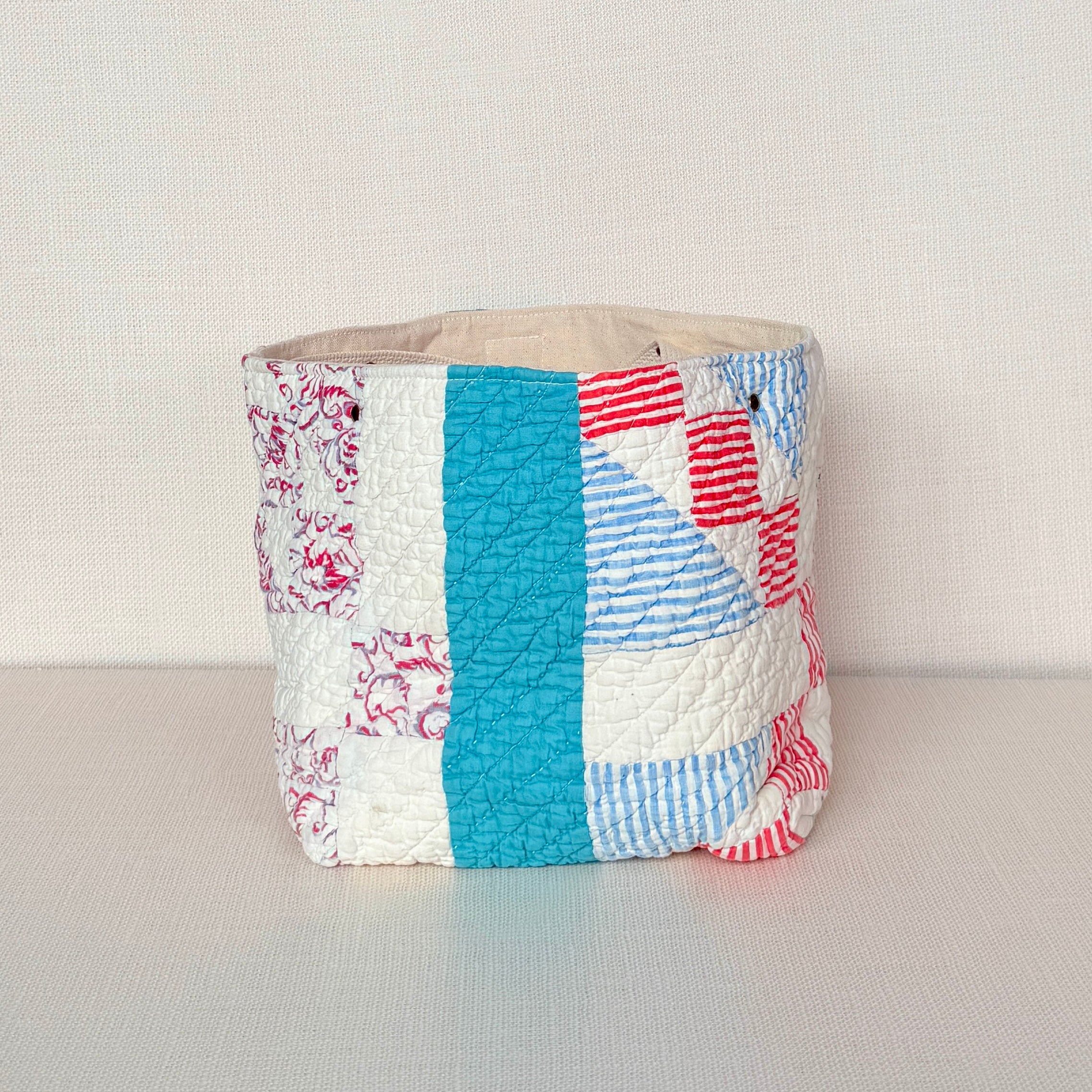 Quilt Bin (Jacob's Ladder with Teal Sashing)