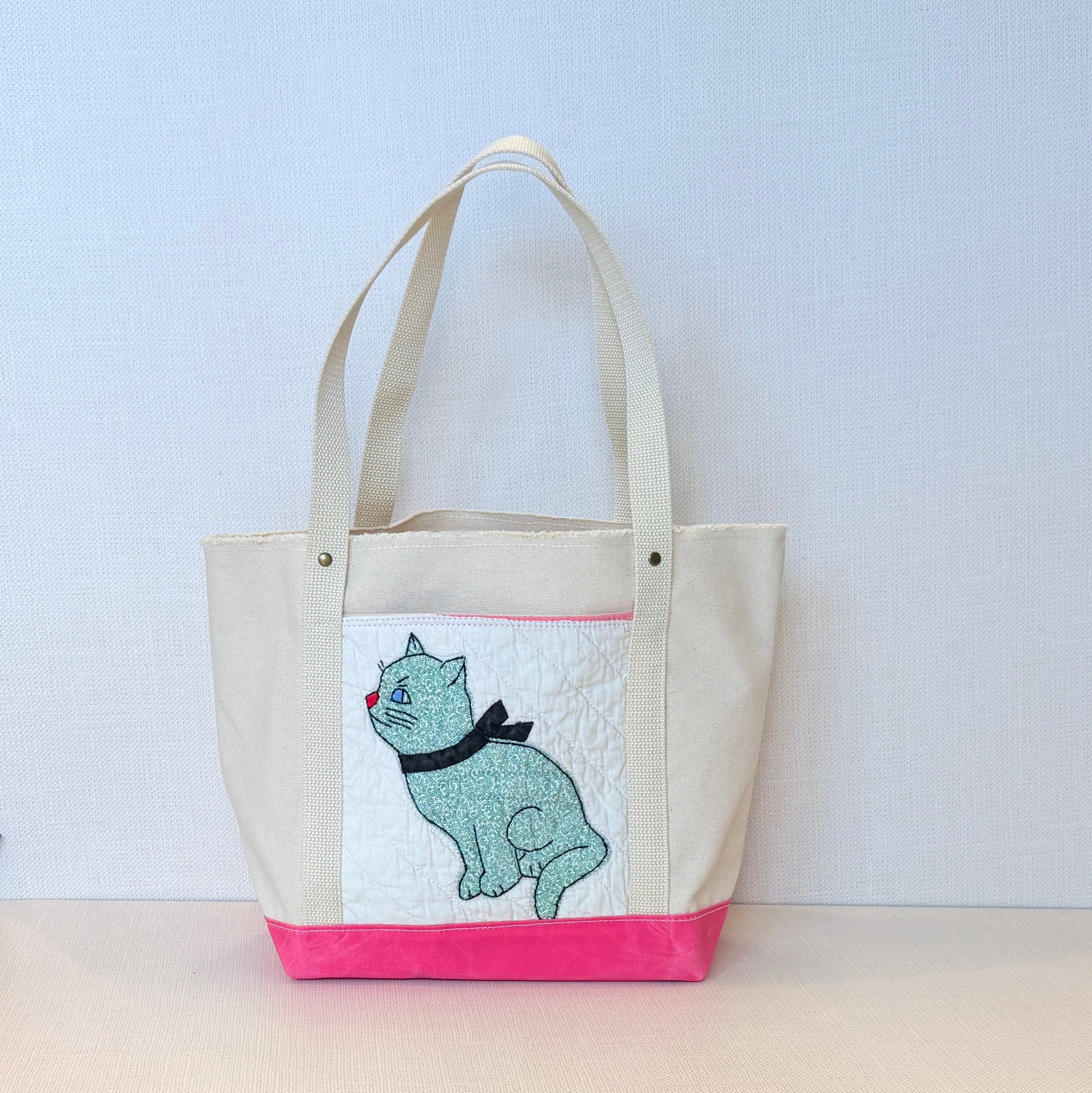 The Skipper Pocket Tote (Bright Pink Canvas with Green Kitten)