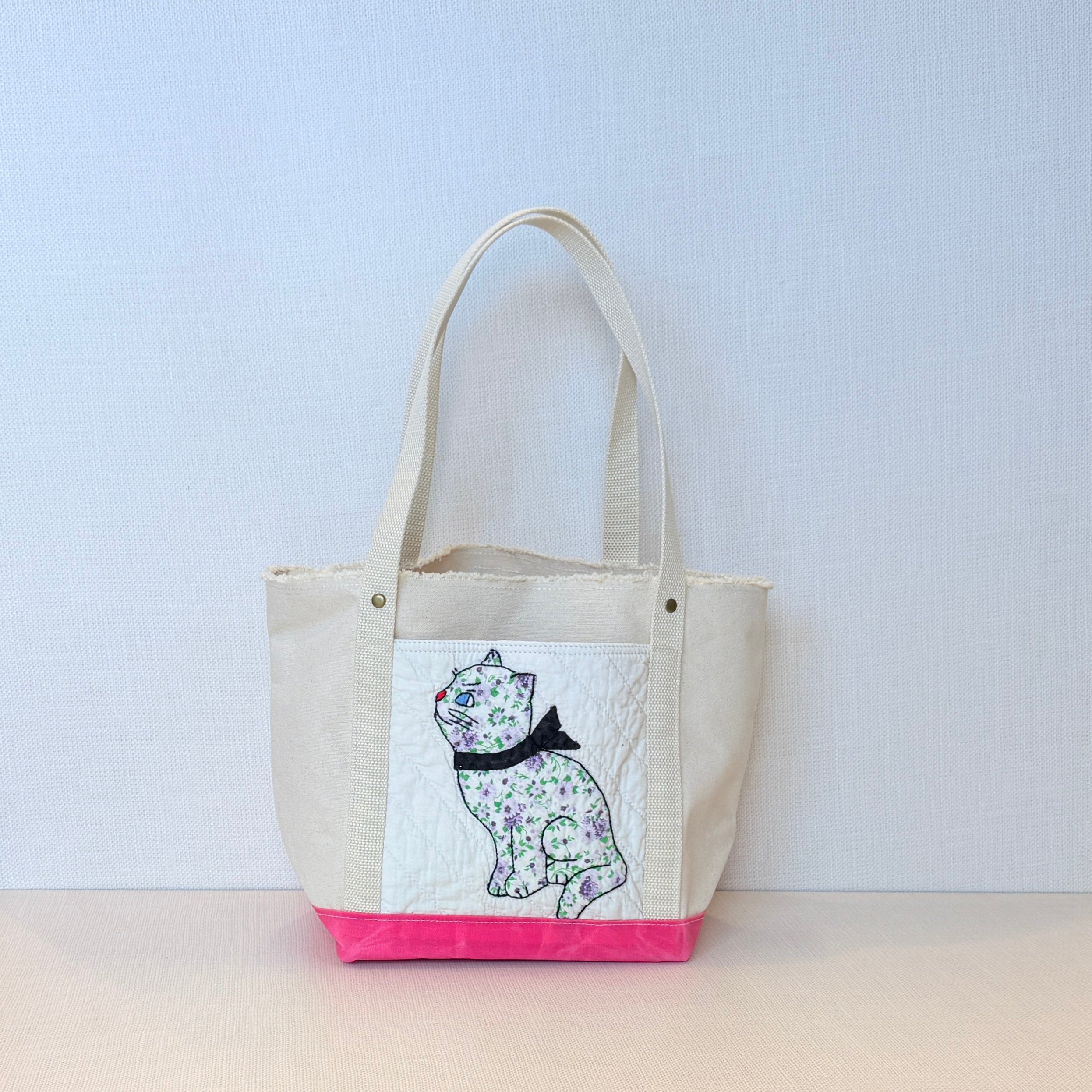The Skipper Pocket Tote (Bright Pink Canvas with Purple Floral Kitten)