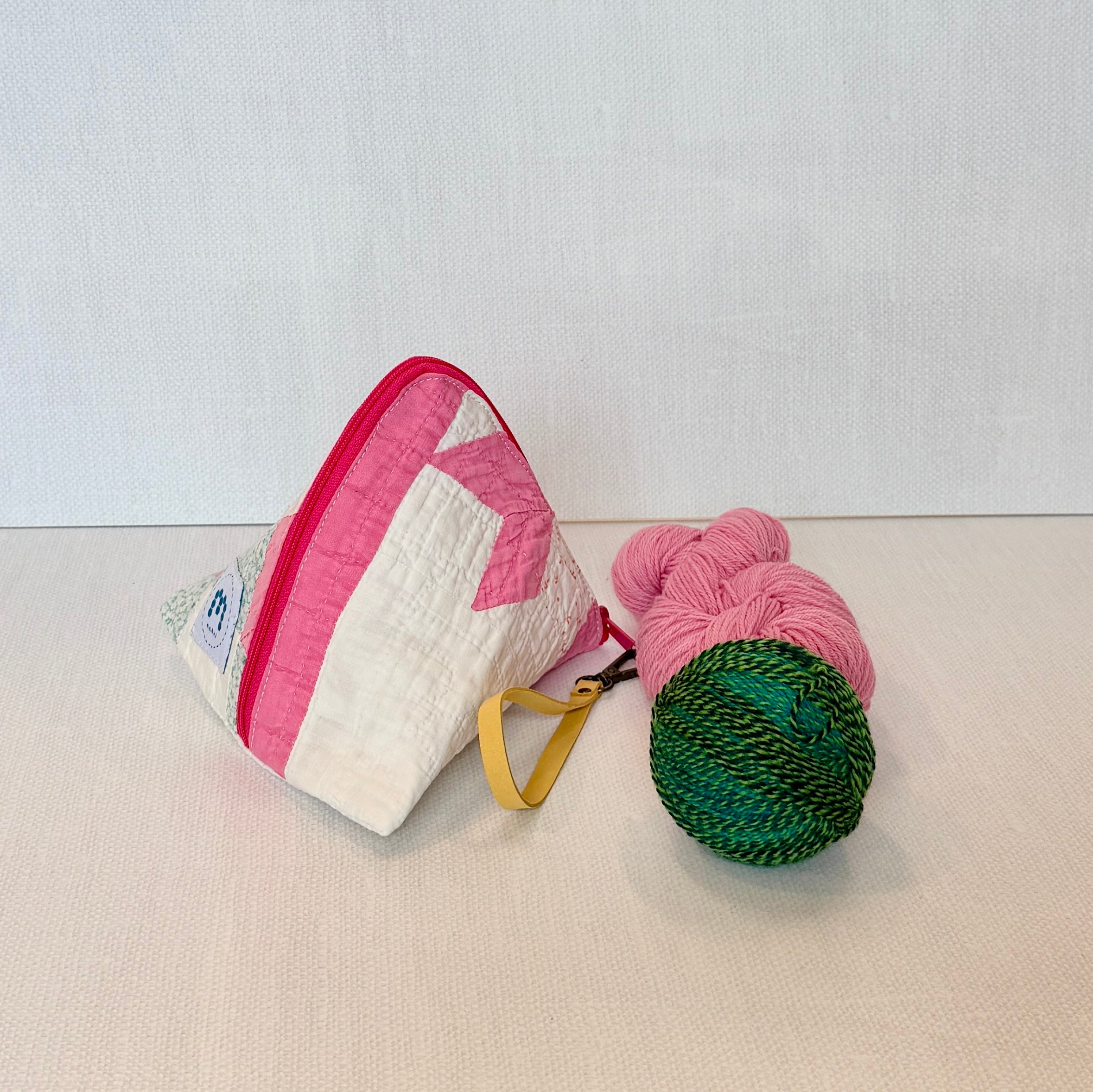 Triangle Zip Pouch (Pink Bear's Claw)