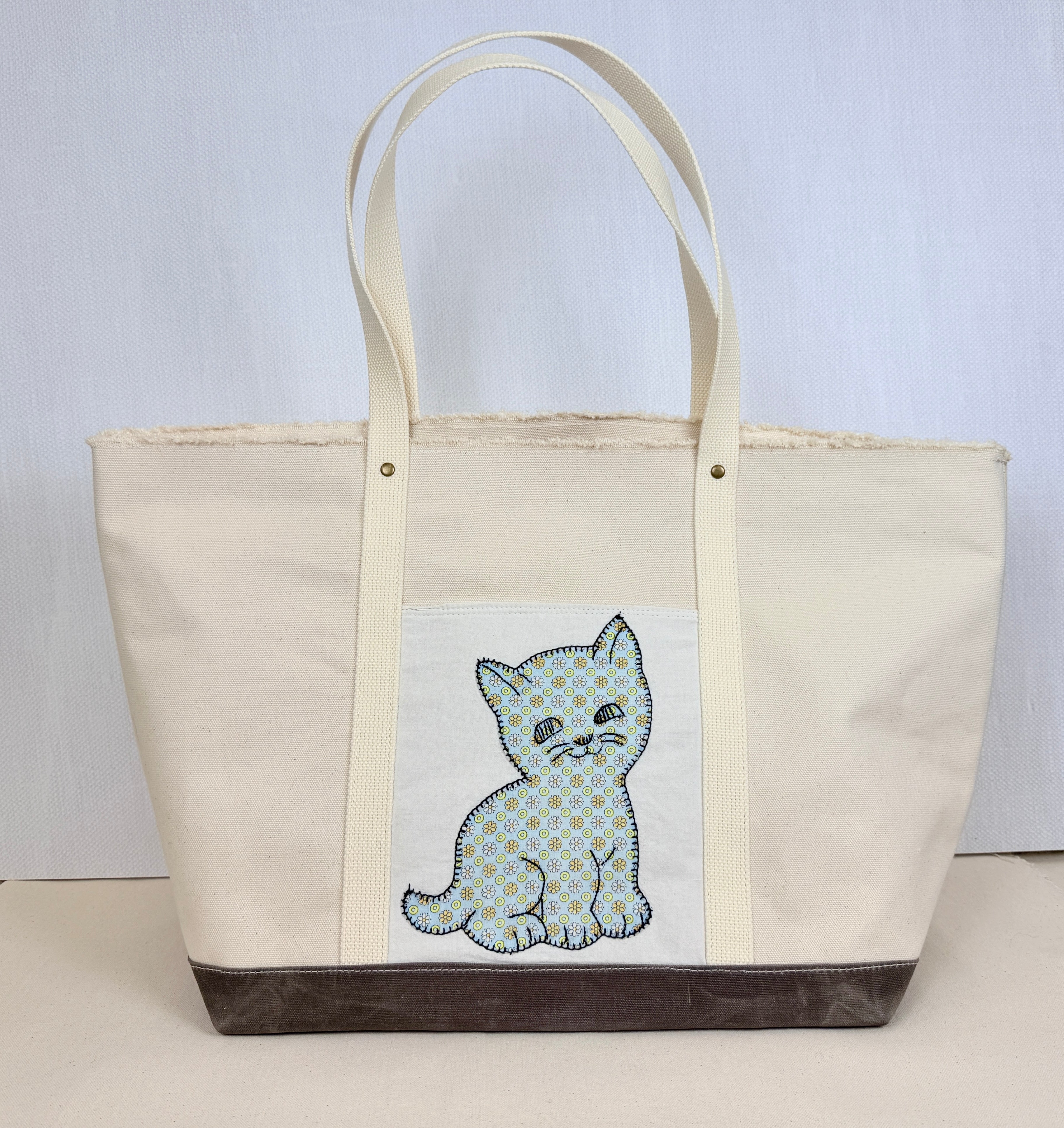 Classic Pocket Tote with Mushroom Canvas (6 Kittens)