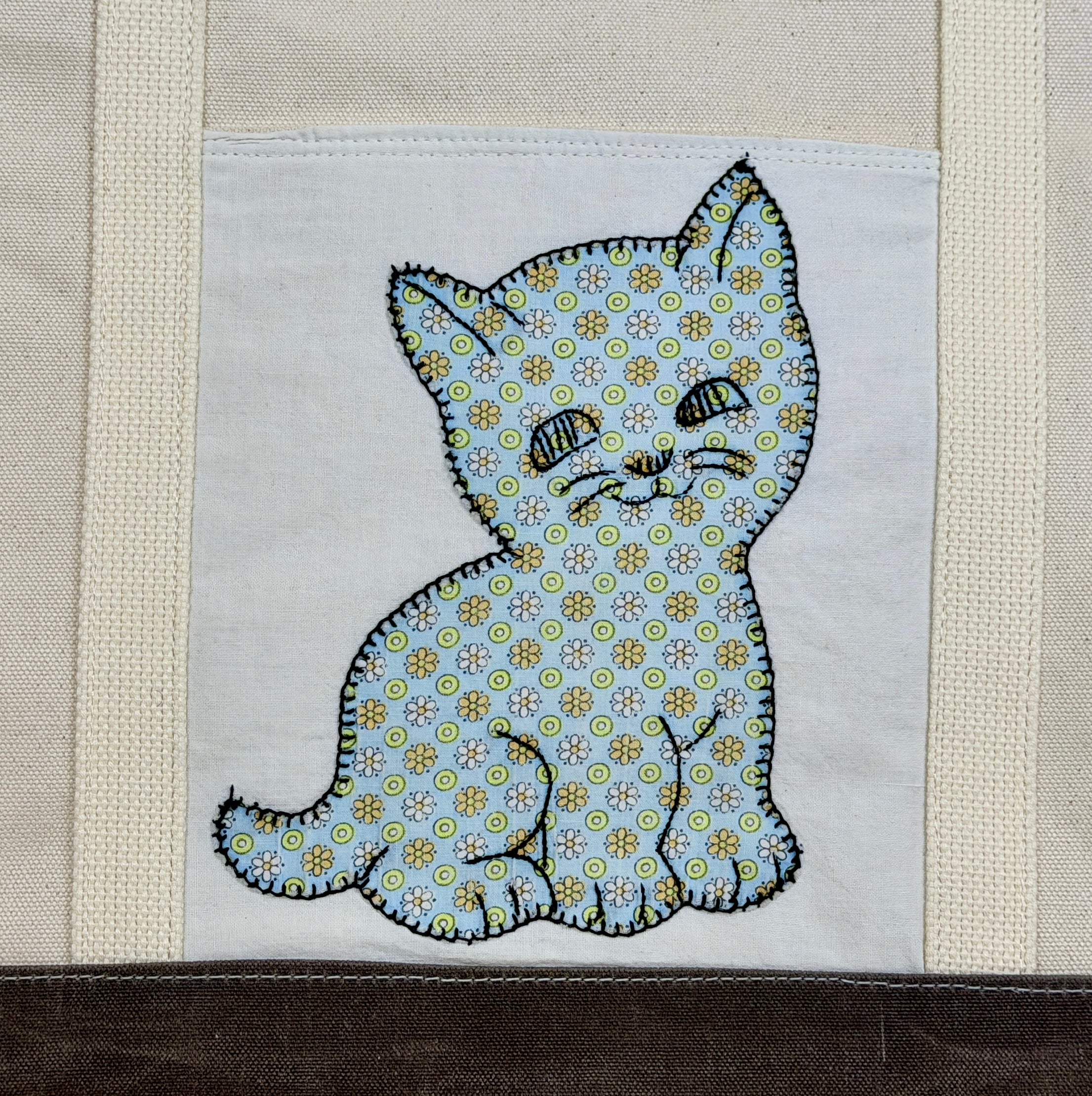 Classic Pocket Tote with Mushroom Canvas (6 Kittens)