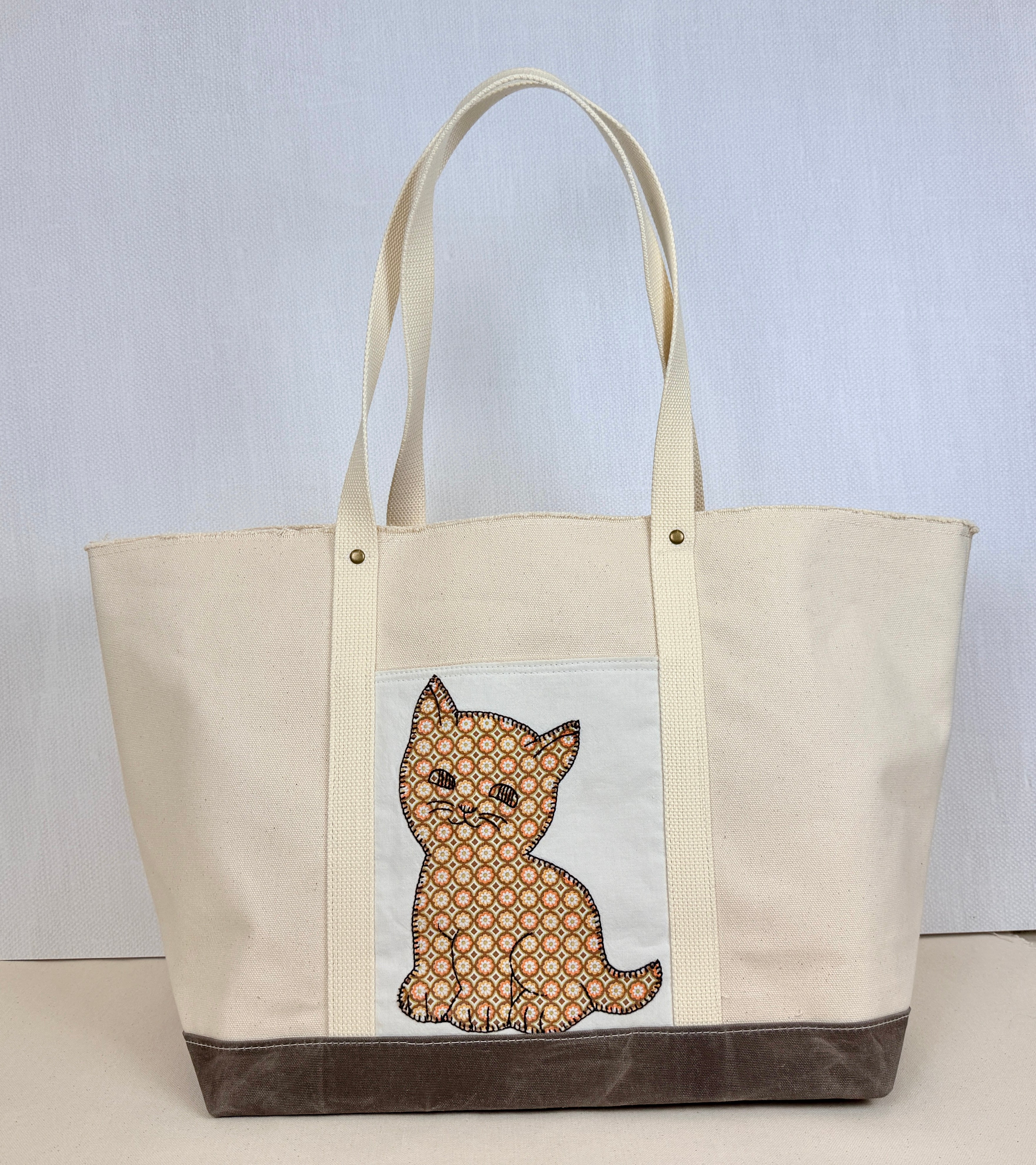 Classic Pocket Tote with Mushroom Canvas (6 Kittens)