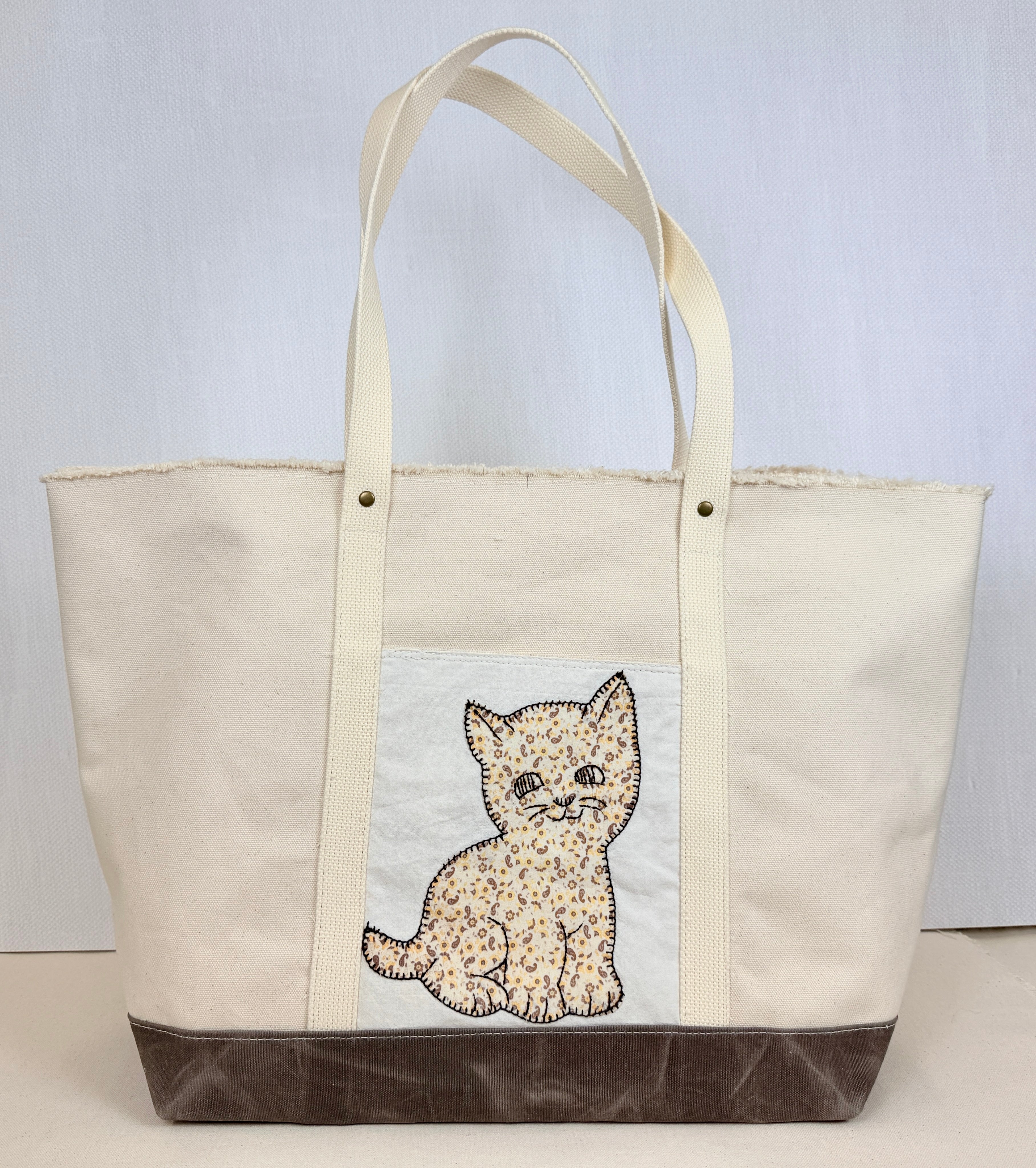 Classic Pocket Tote with Mushroom Canvas (6 Kittens)