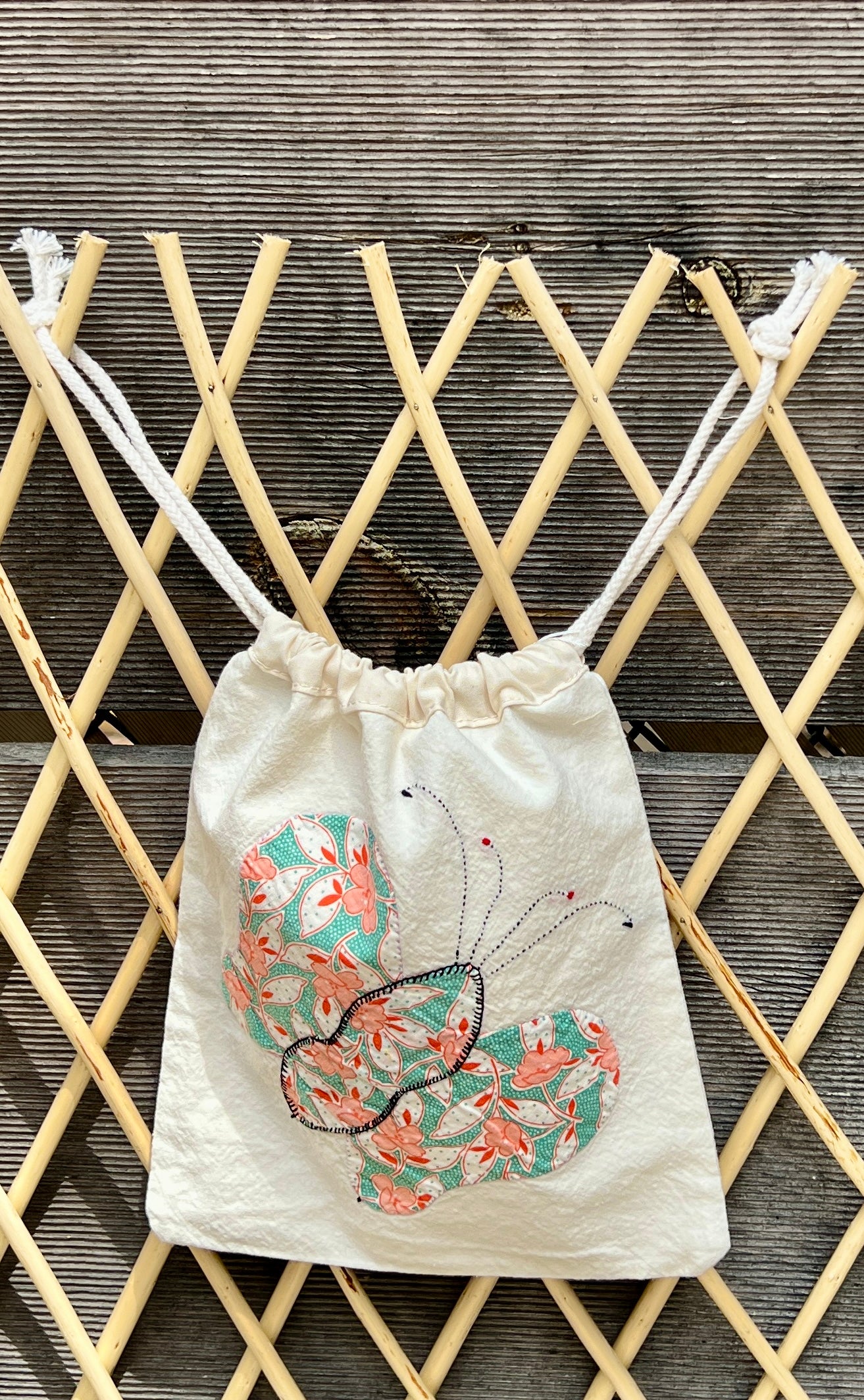 4 Antennae Butterfly Drawstring Bag (Orange Daisies & Green/Peach Floral)