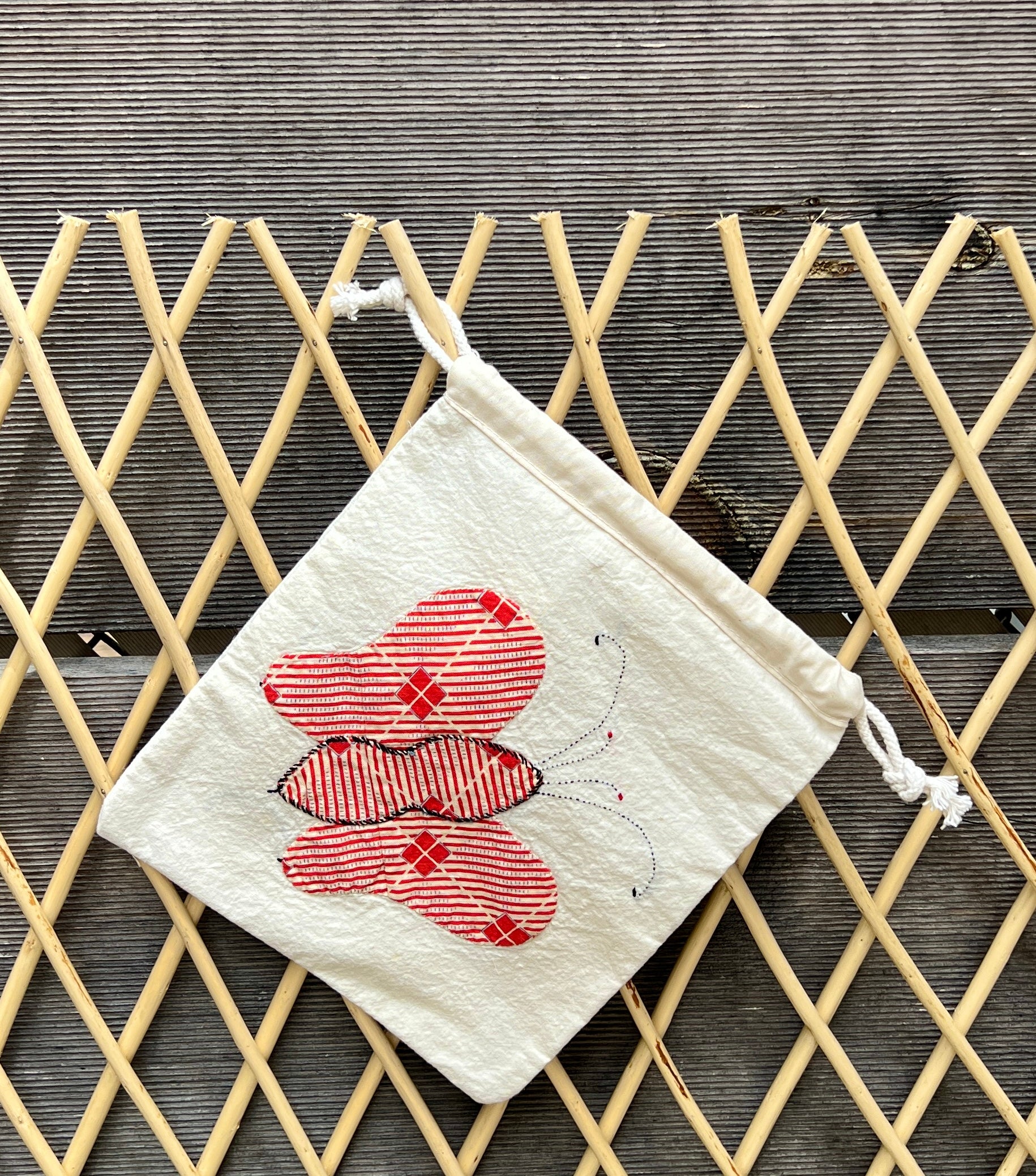 4 Antennae Butterfly Drawstring Bag (Blue Plaid Floral & Red Squares)