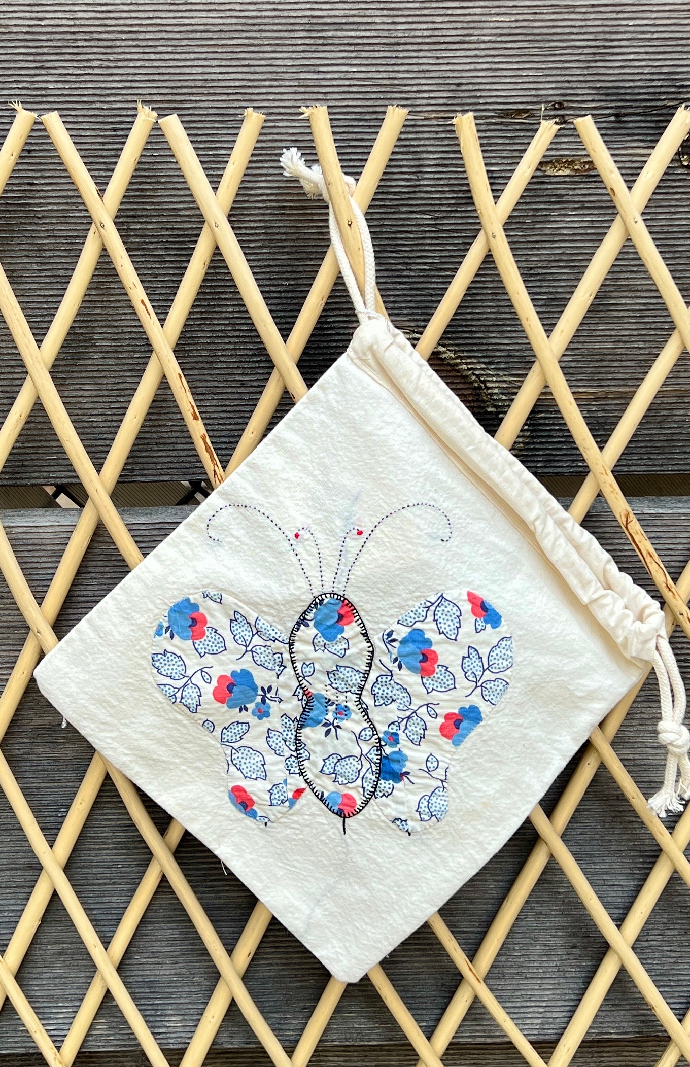 4 Antennae Butterfly Drawstring Bag (Orange Graphic & Blue Dot Floral)