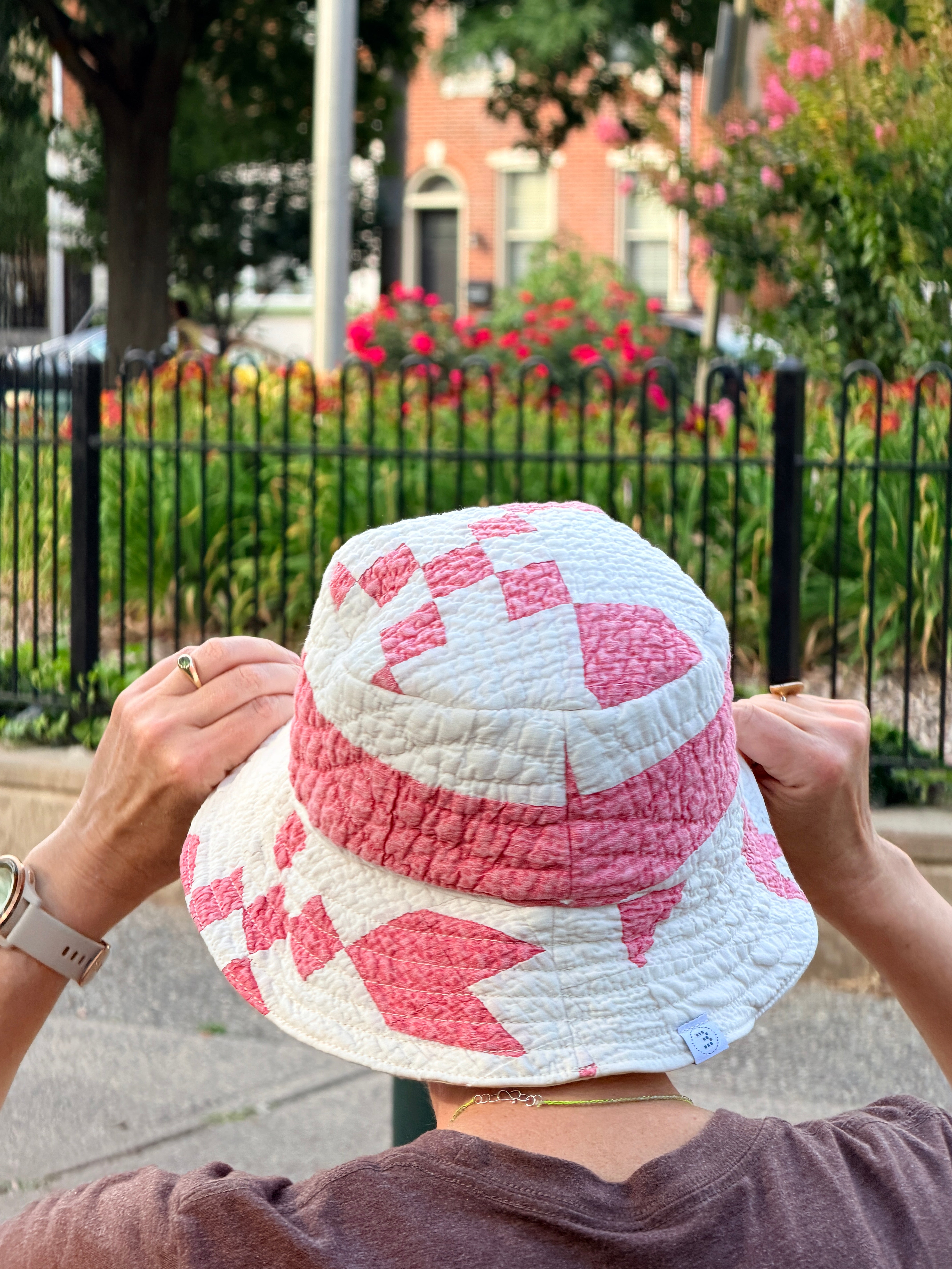 Bucket Hat (Faded Red Irish Chain)