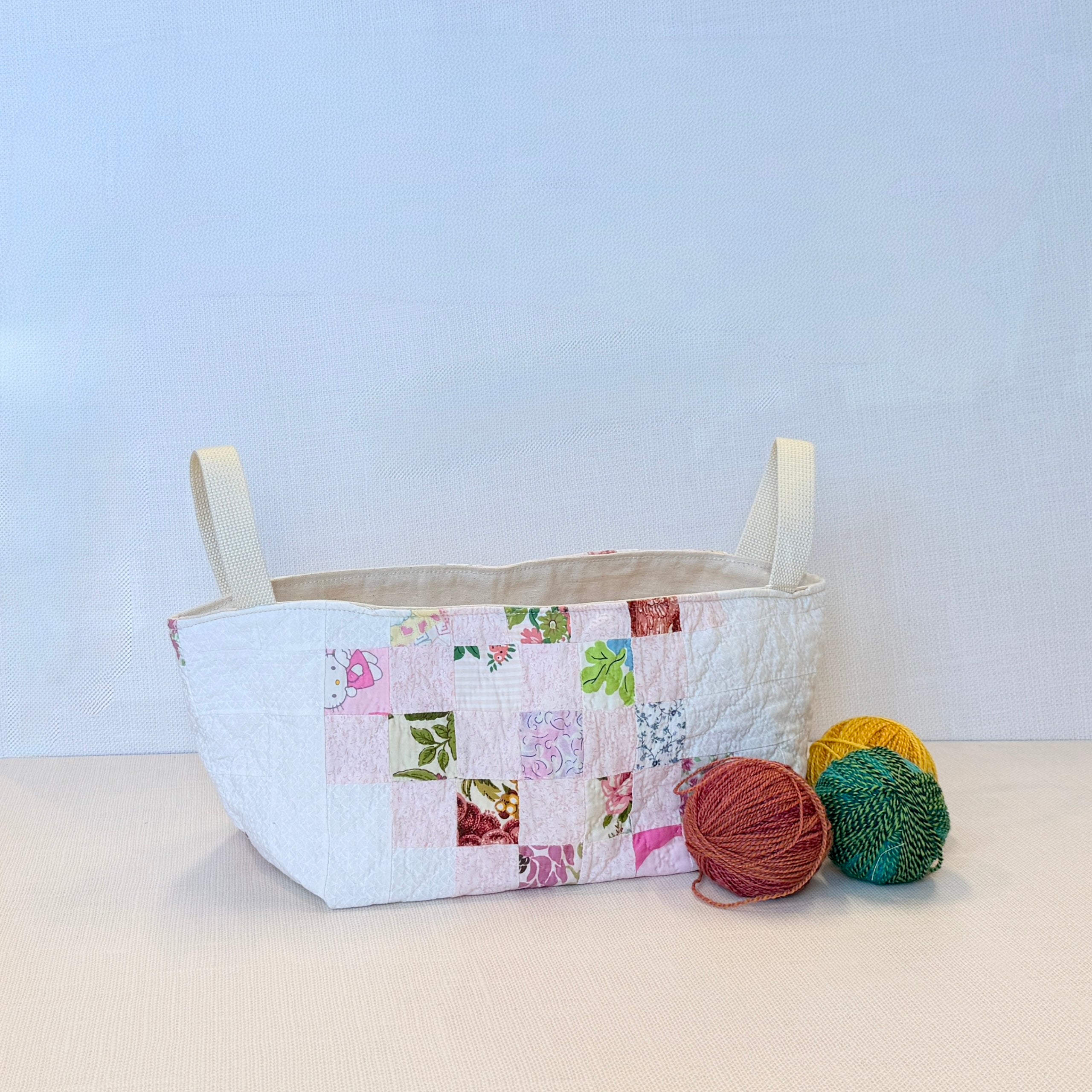 Quilt Basket (Hello Kitty Irish Chain)