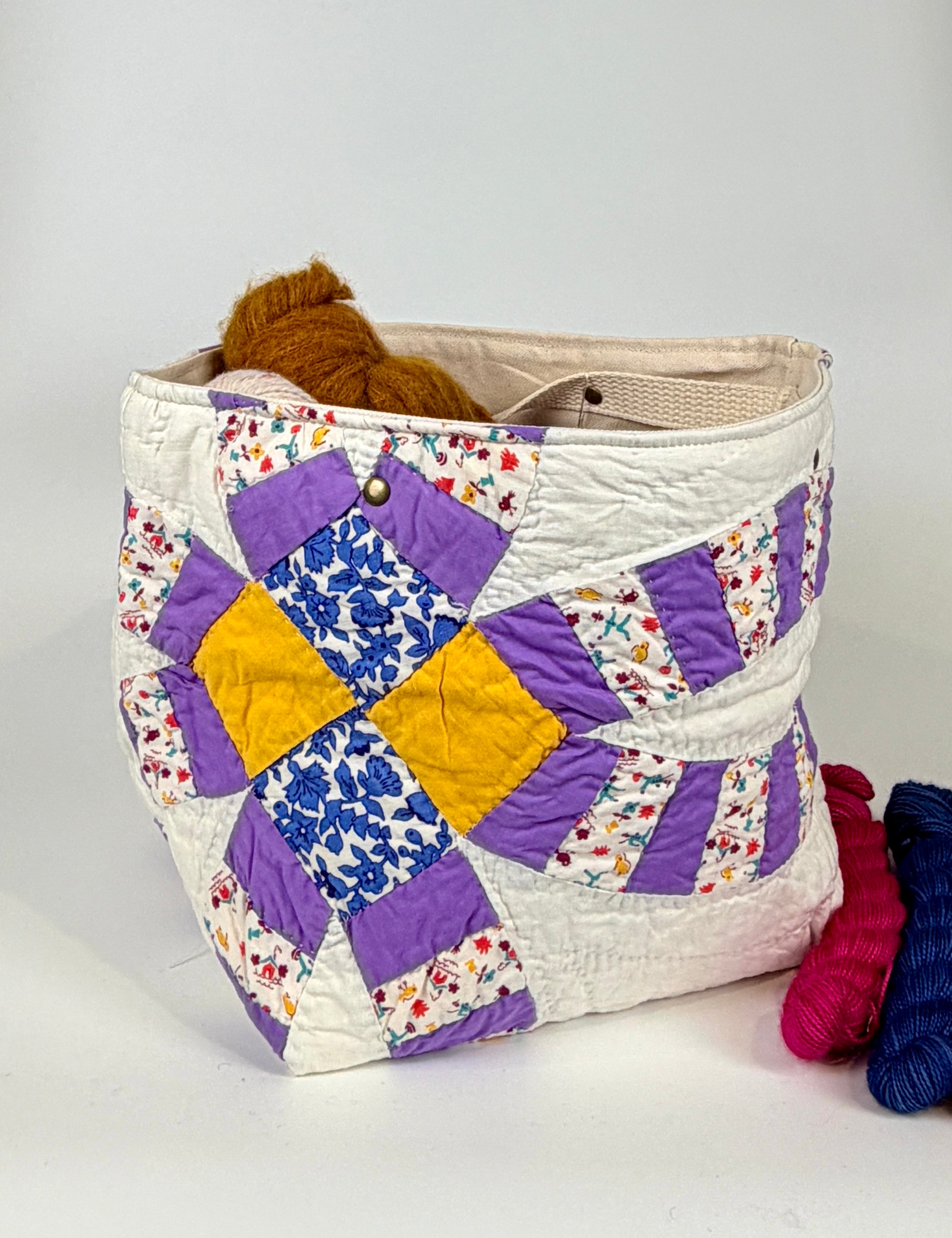 Quilt Bin (Dark Purple Double Wedding Ring)