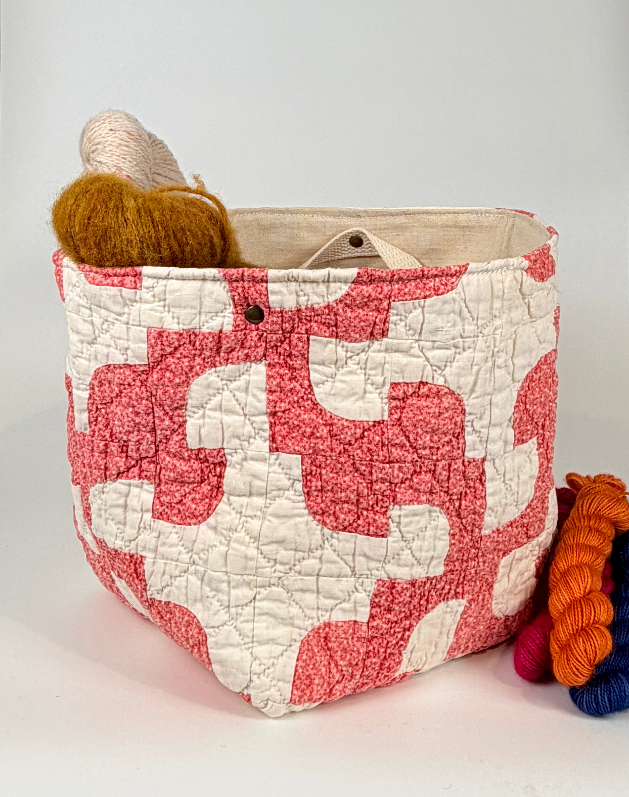 Quilt Bin (Double Pink Drunkard's Path)