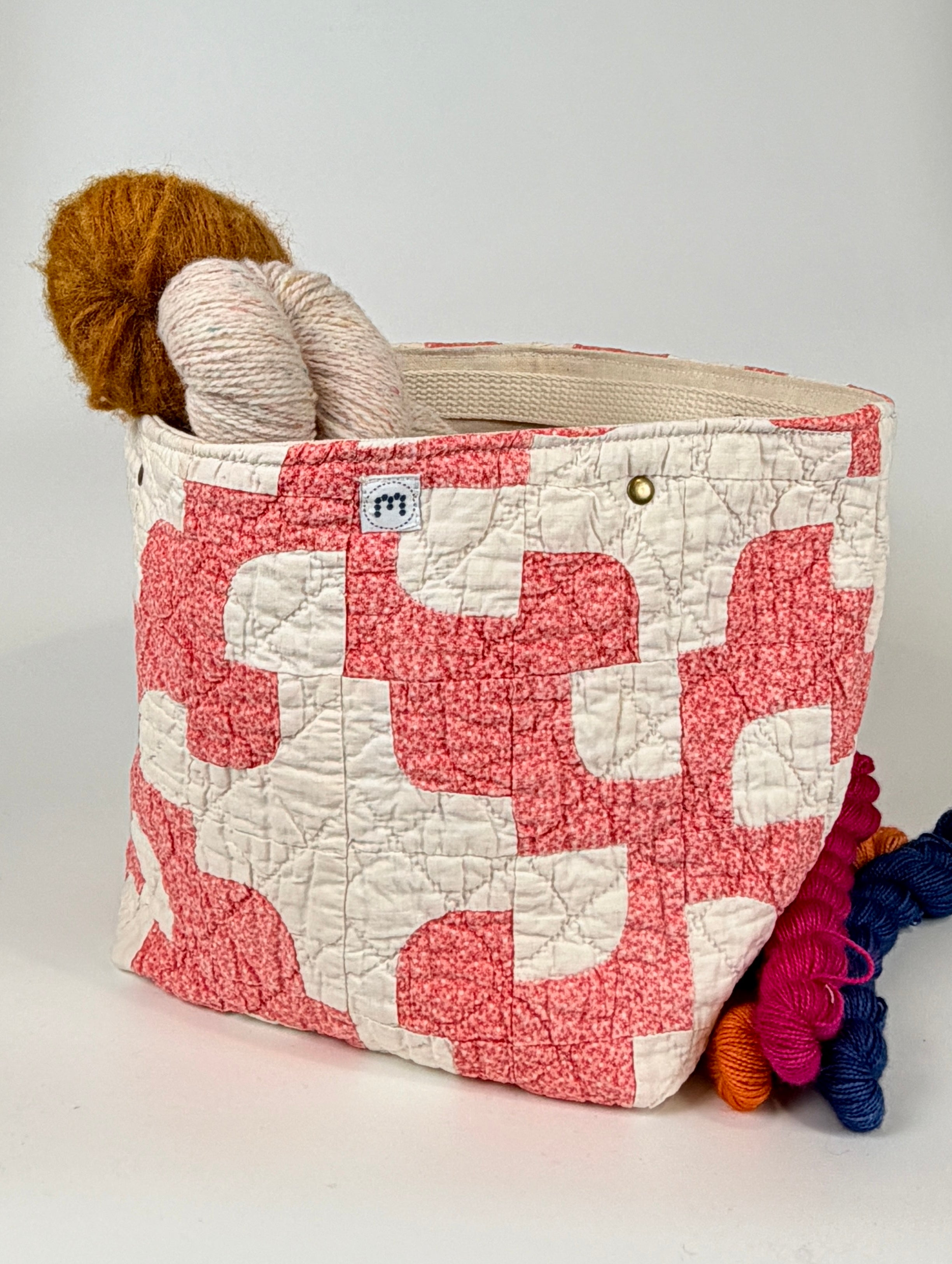 Quilt Bin (Double Pink Drunkard's Path)