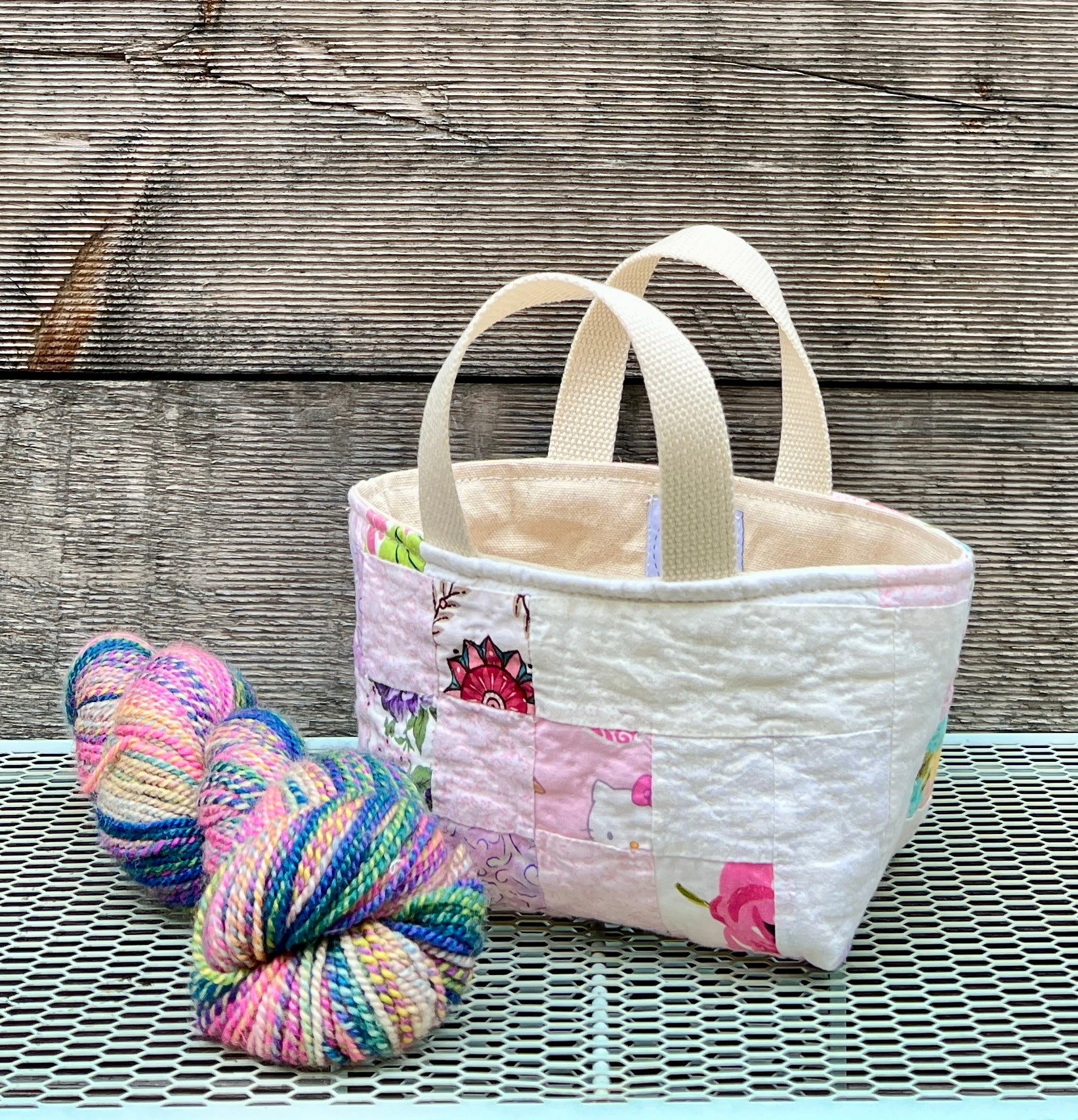 Maker Caddy Small (80s Pastel with Hello Kitty)