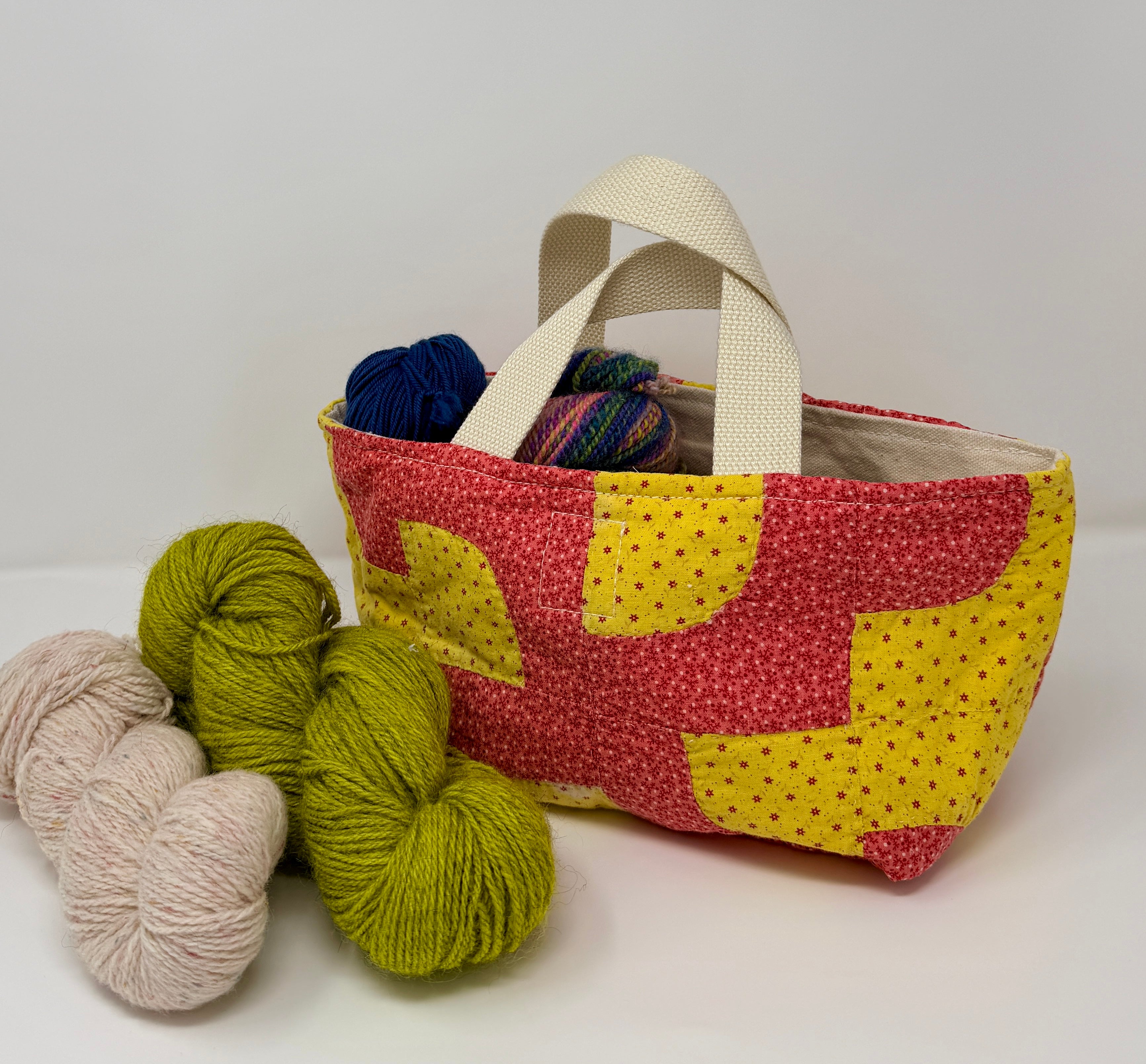 Maker Caddy Large (red & yellow Drunkard's Path)