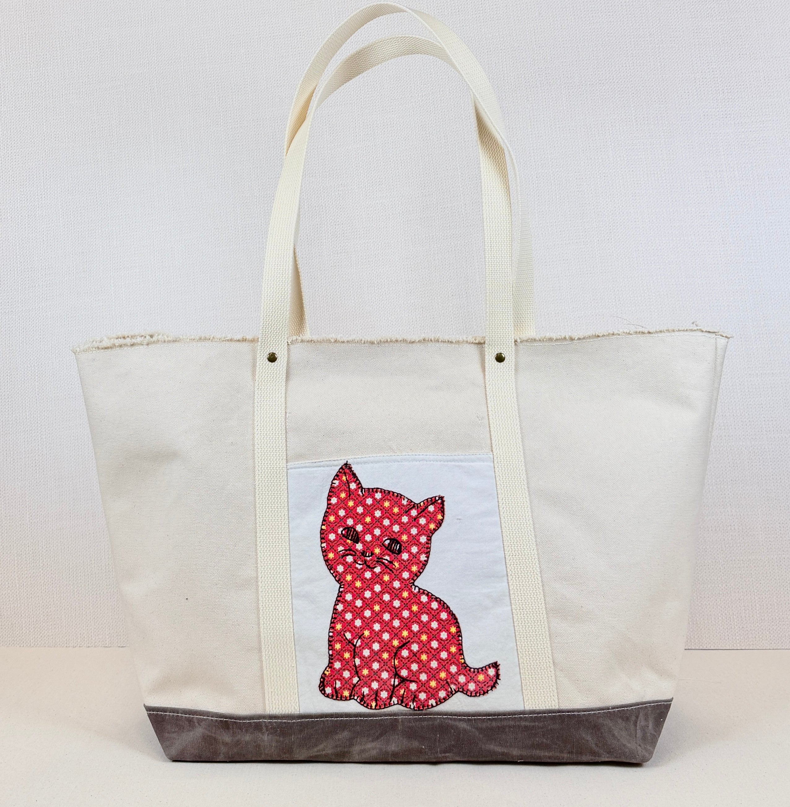 Classic Pocket Tote with Mushroom Canvas (6 Kittens)