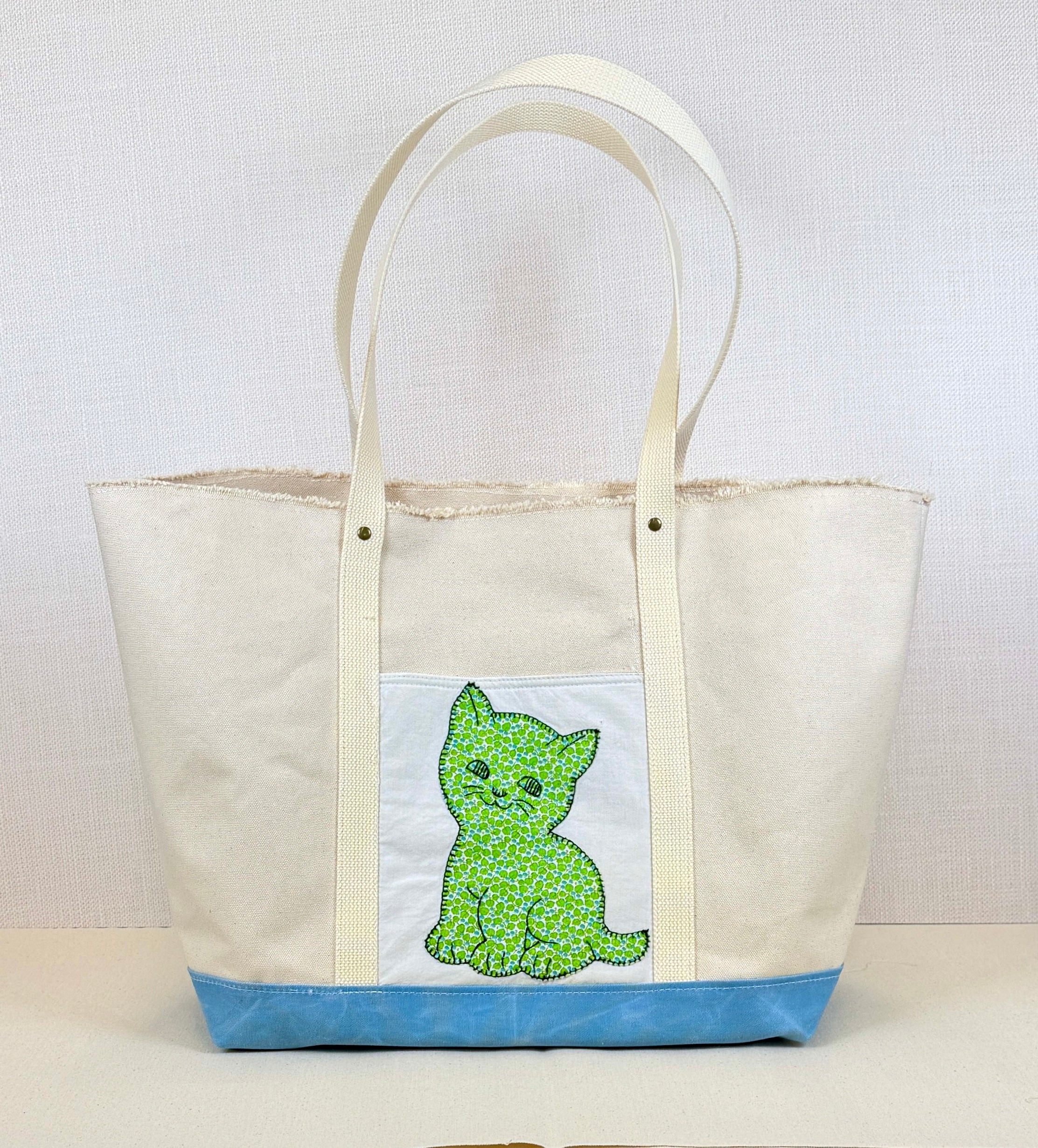 Classic Pocket Tote with Baby Blue Canvas (7 Kittens)
