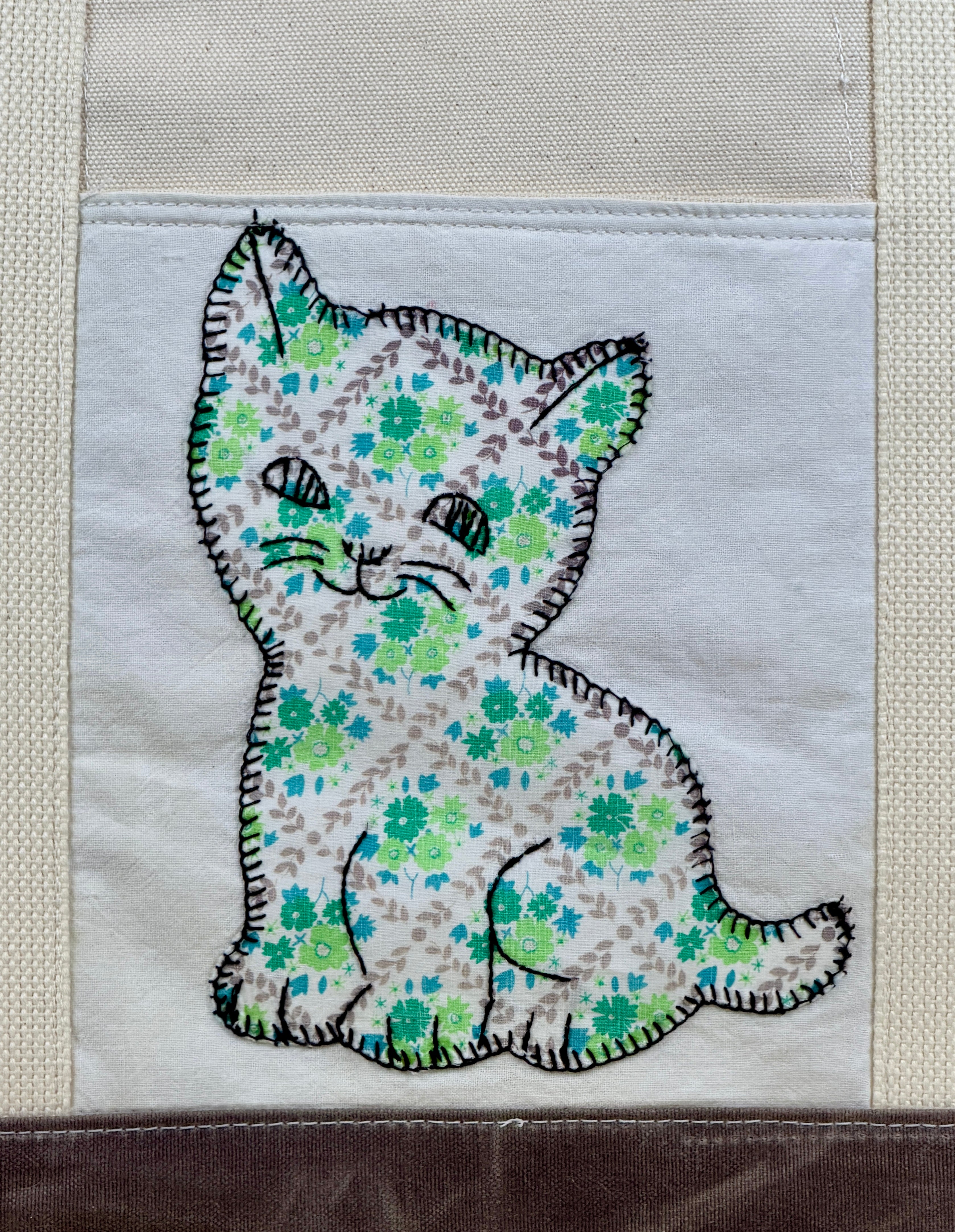 Classic Pocket Tote with Mushroom Canvas (6 Kittens)