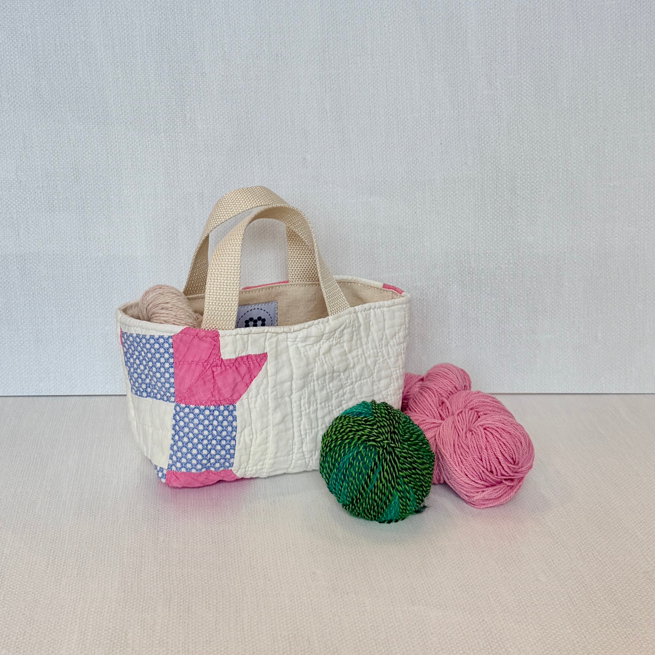 Maker Caddy Small (Pink Bear Claw)