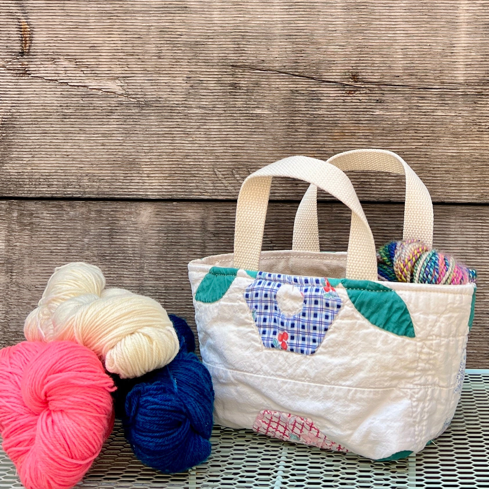 Maker Caddy Small (Floral Wreath Applique)
