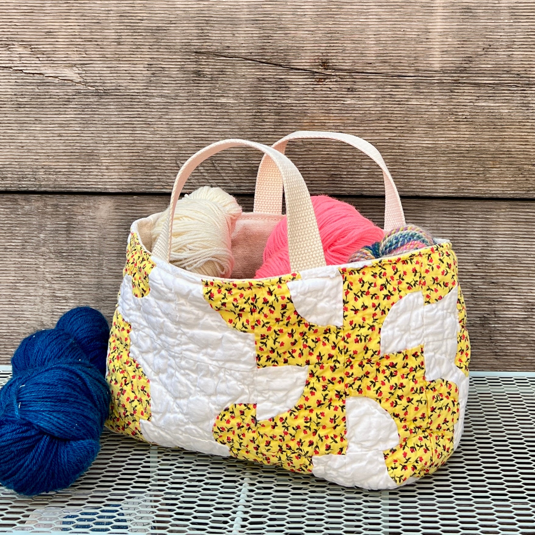 Maker Caddy Large (Mustard Drunkard's Path)