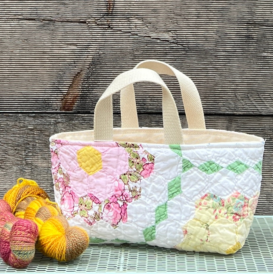 Maker Caddy Medium (40s Grandma's Flower Garden)