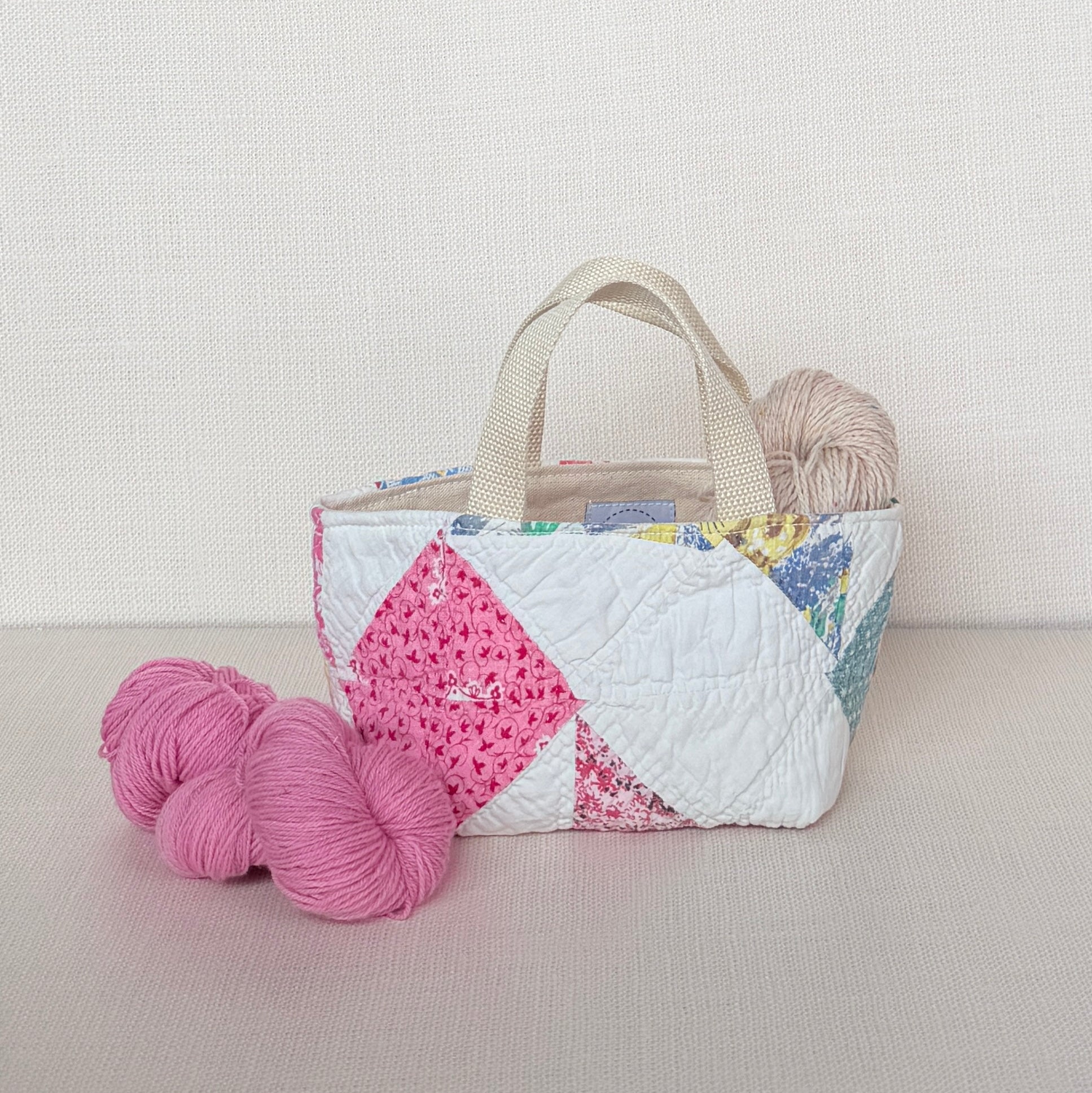 Maker Caddy Small (Feedsack Hummingbird with Pink)