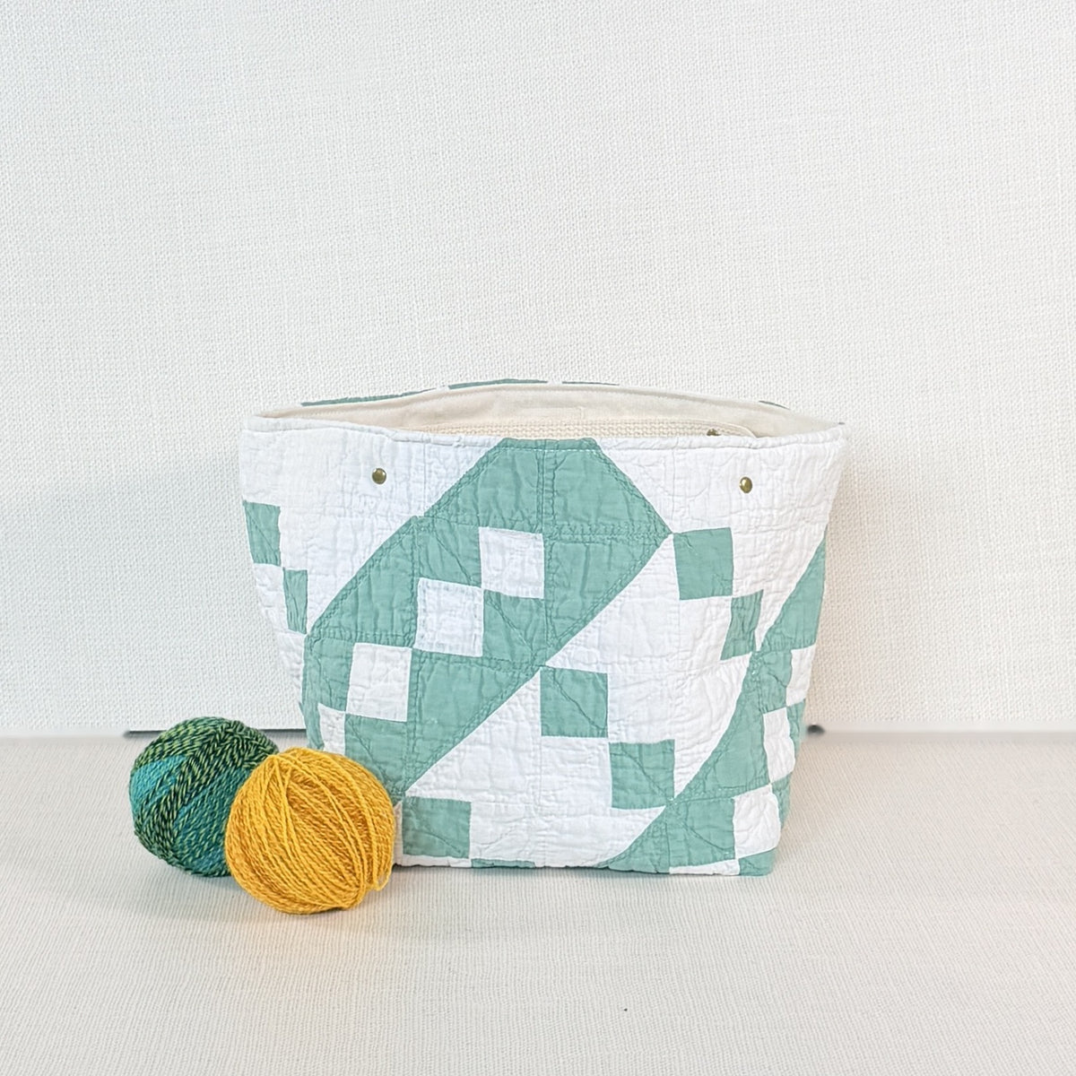 Quilt Bin (Green Jacob's Ladder)