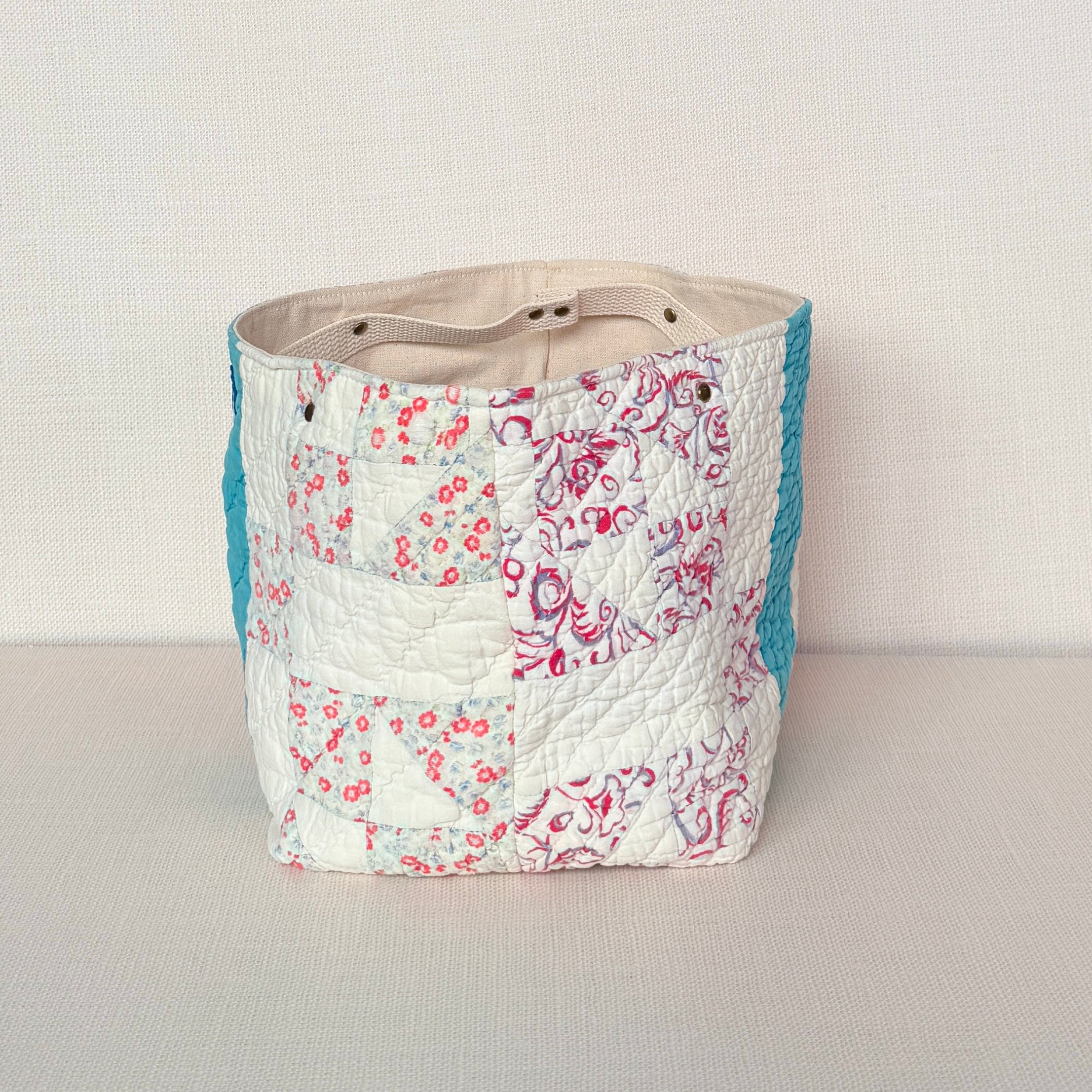 Quilt Bin (Jacob's Ladder with Teal Sashing)