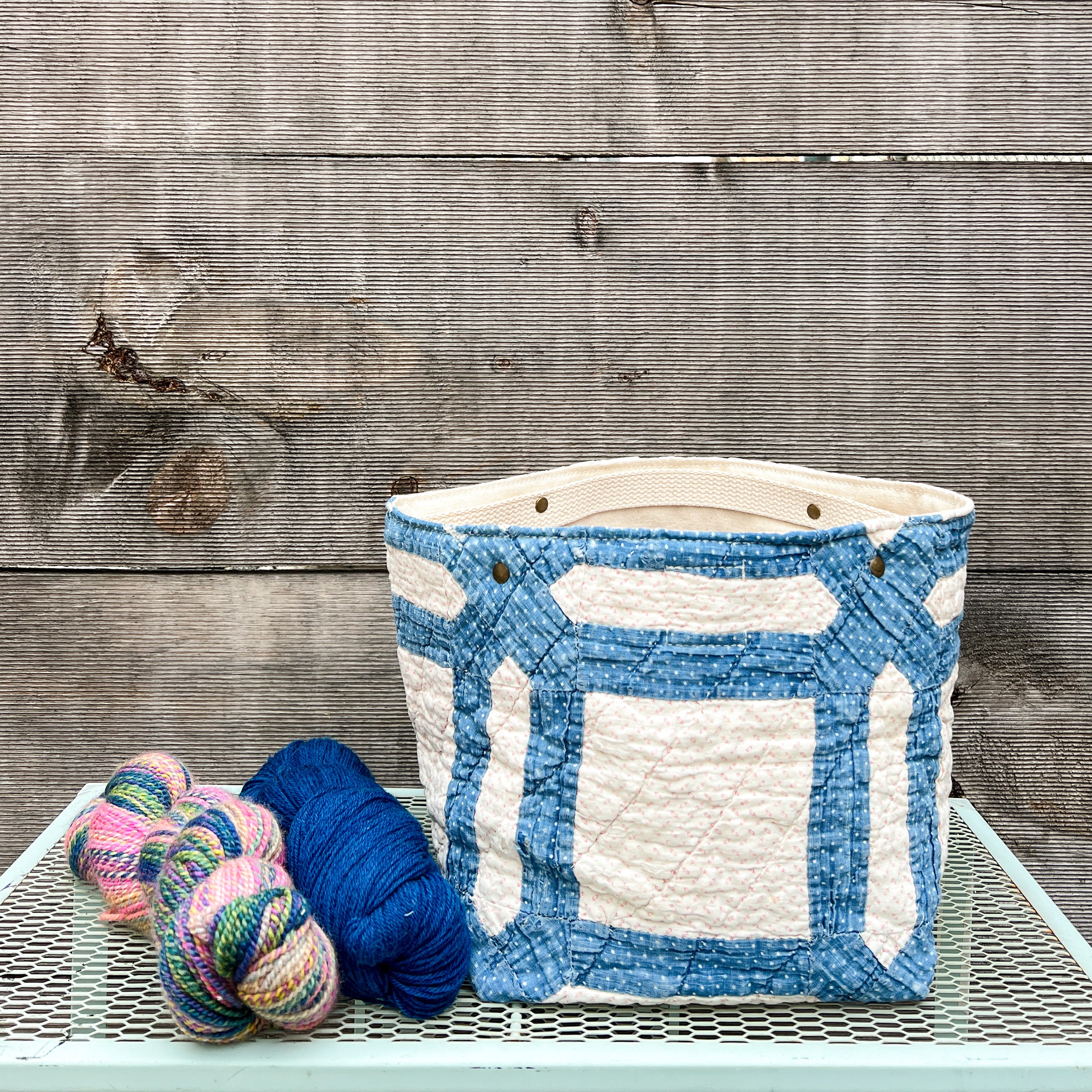 Quilt Bin (Indigo Trellis)