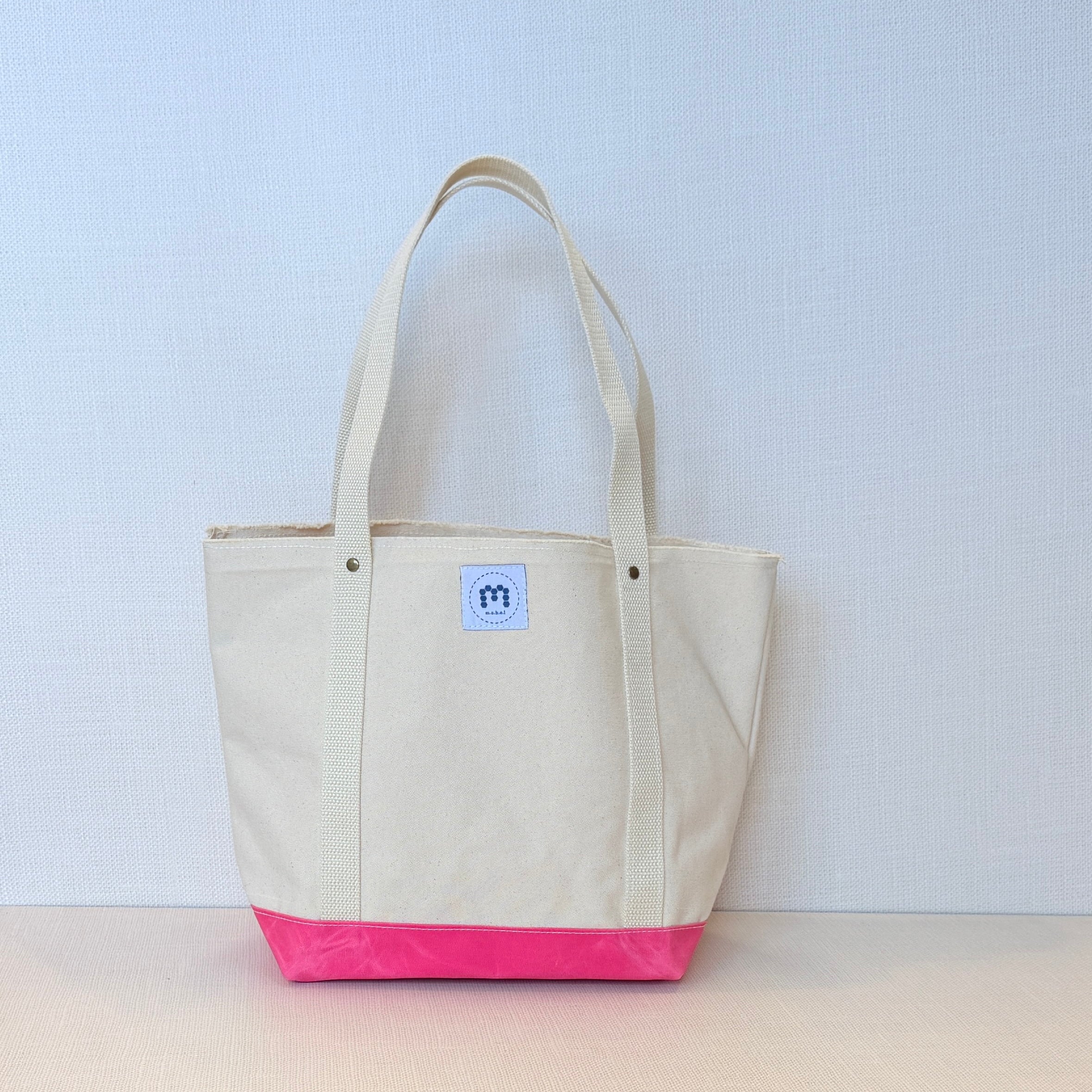 The Skipper Pocket Tote (Bright Pink Canvas with Green Kitten)