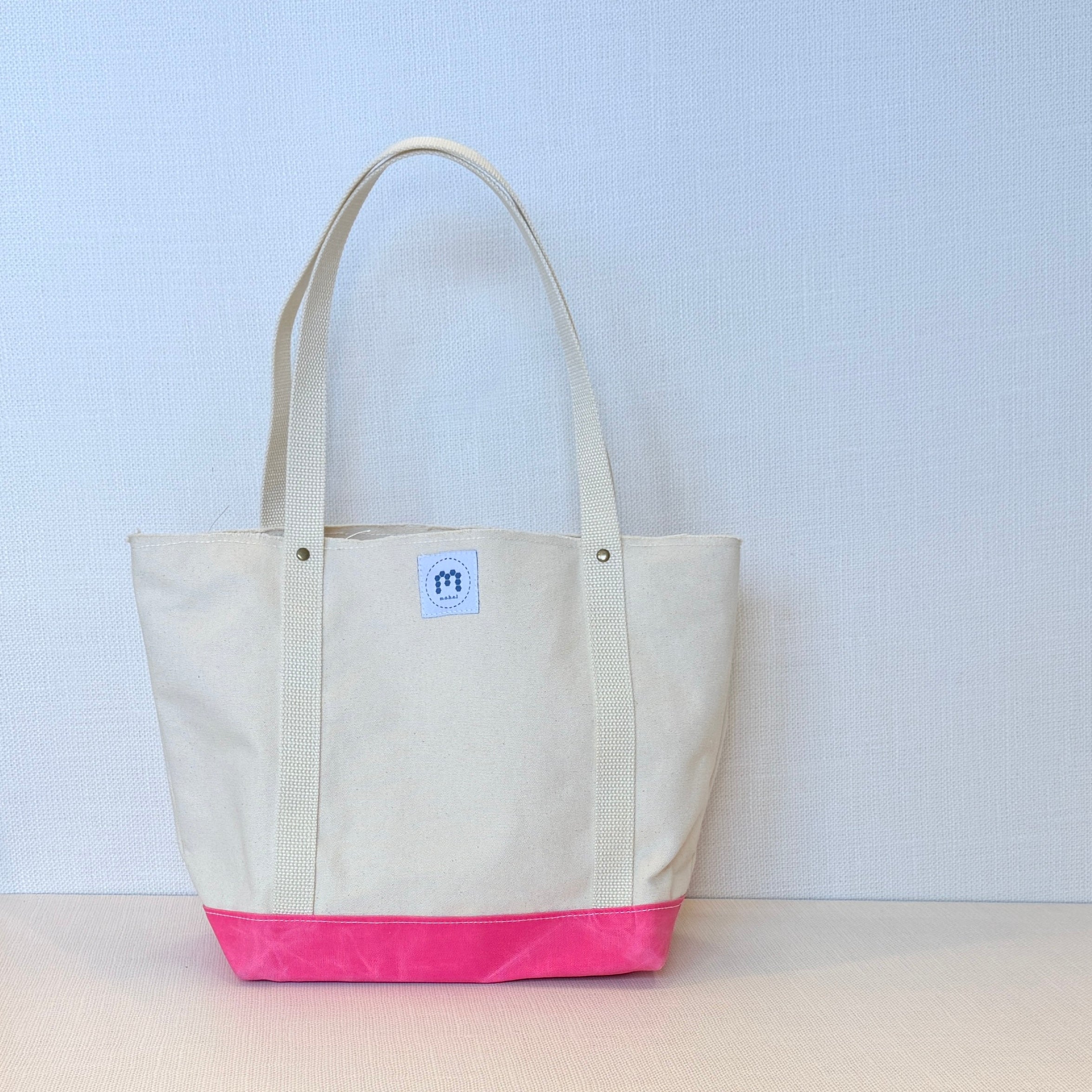 The Skipper Pocket Tote (Bright Pink Canvas with Purple Floral Kitten)