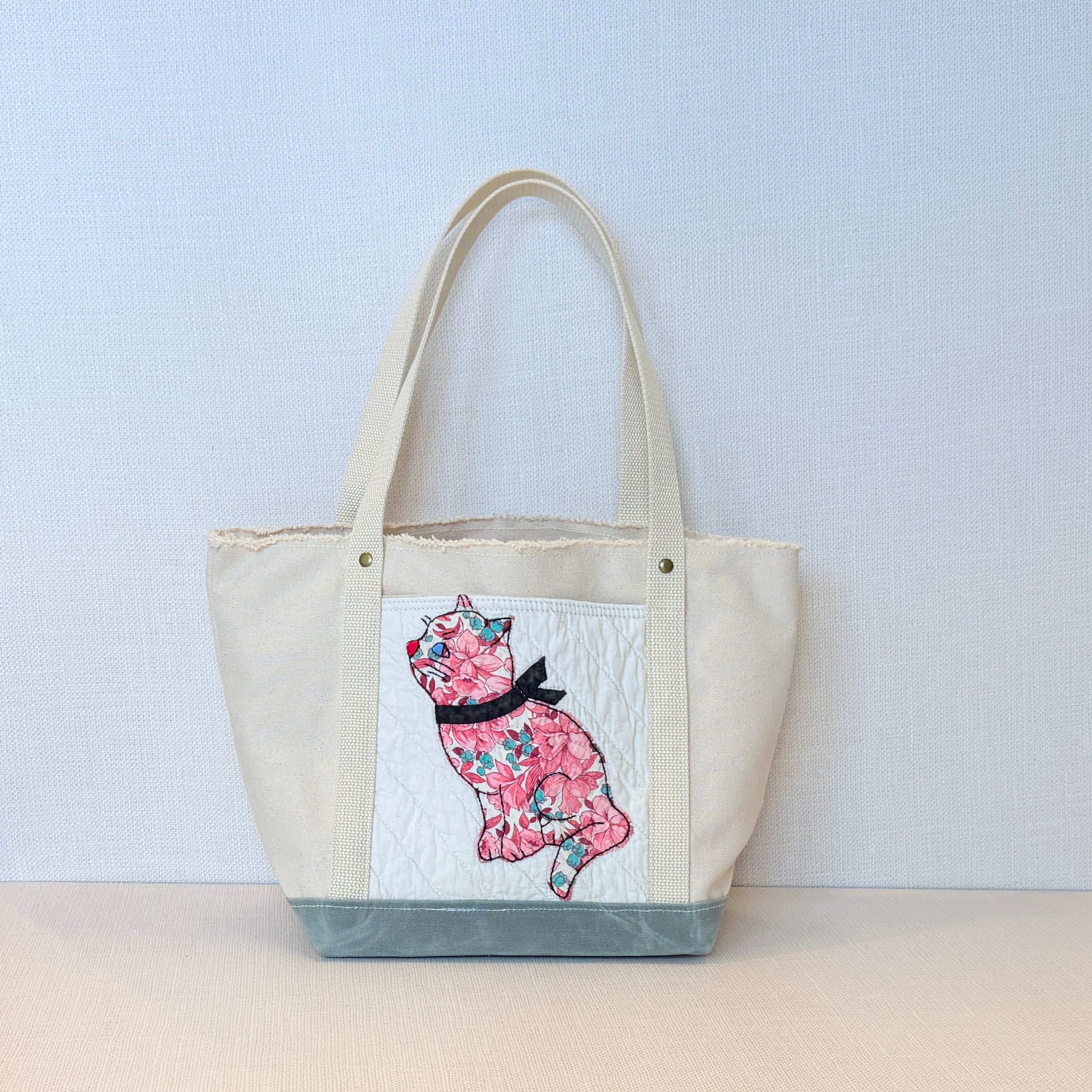 The Skipper Pocket Tote (Teal Gray Canvas with Pink & Teal Kitten)