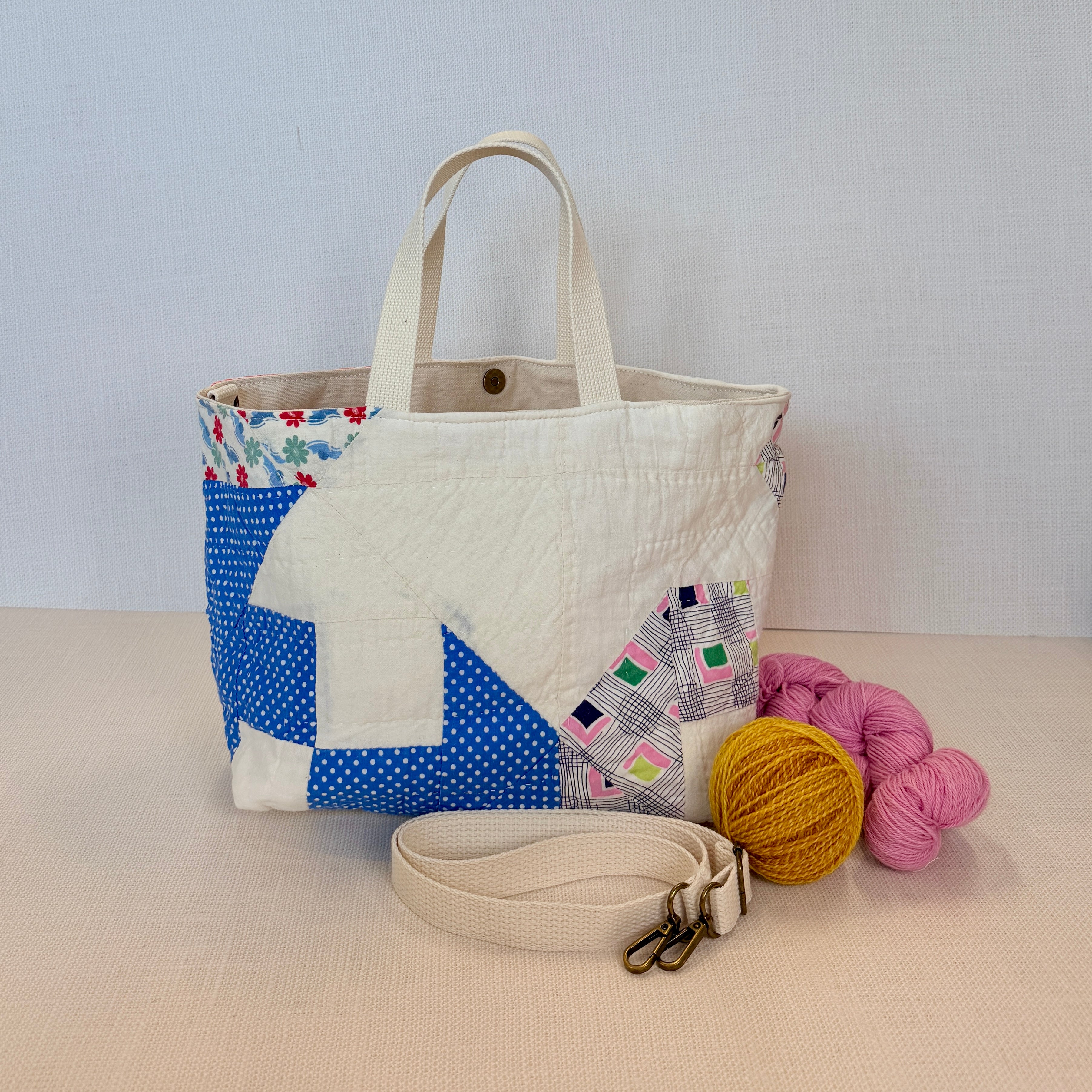 Studio Tote (Feedsack Snail's Trail/Pink & Blue)
