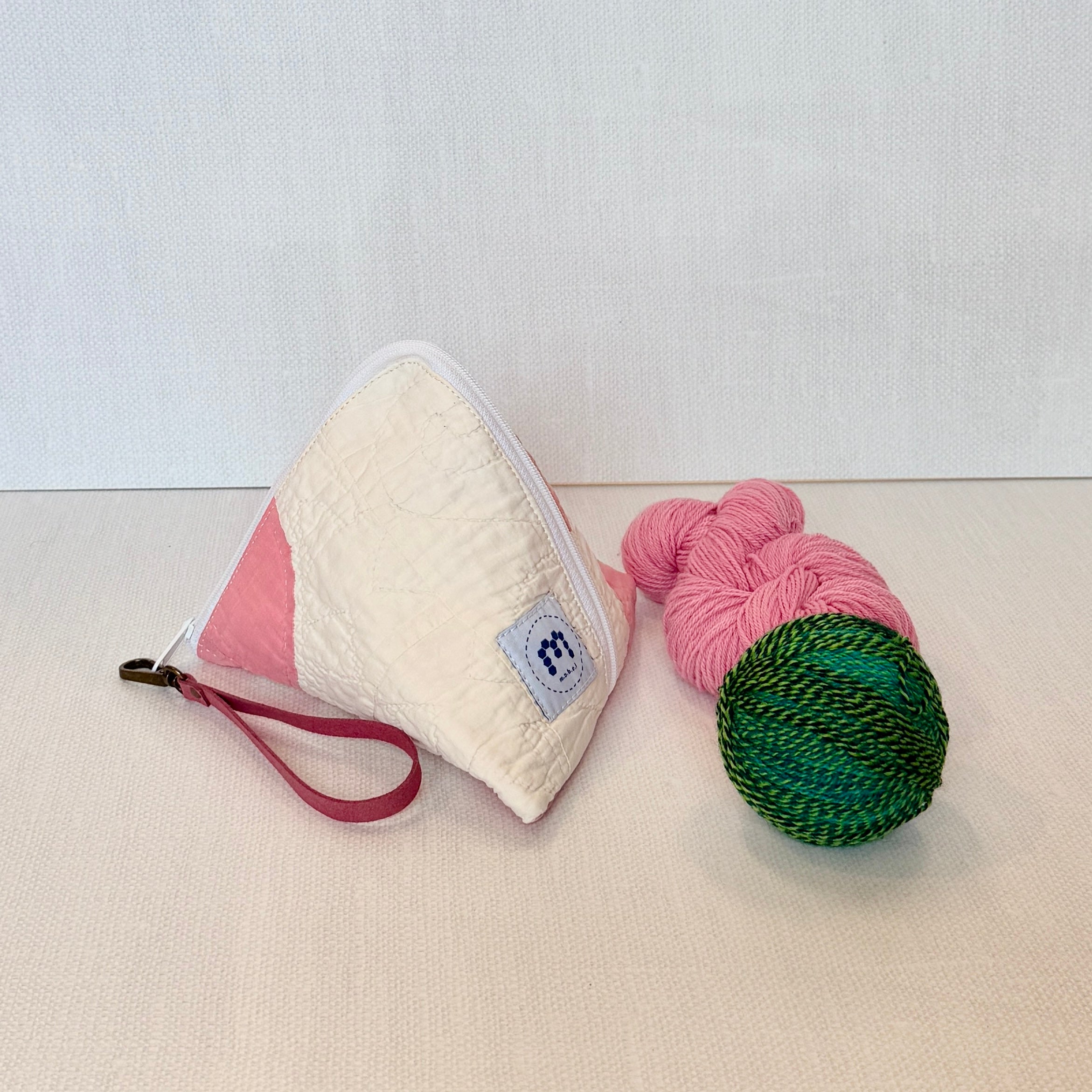 Triangle Zip Pouch  (Pink Drunkard's Path)