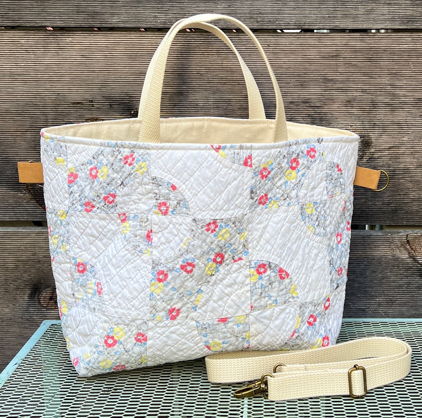 Studio Tote 2.0 - Ditsy Print Drunkard's Path