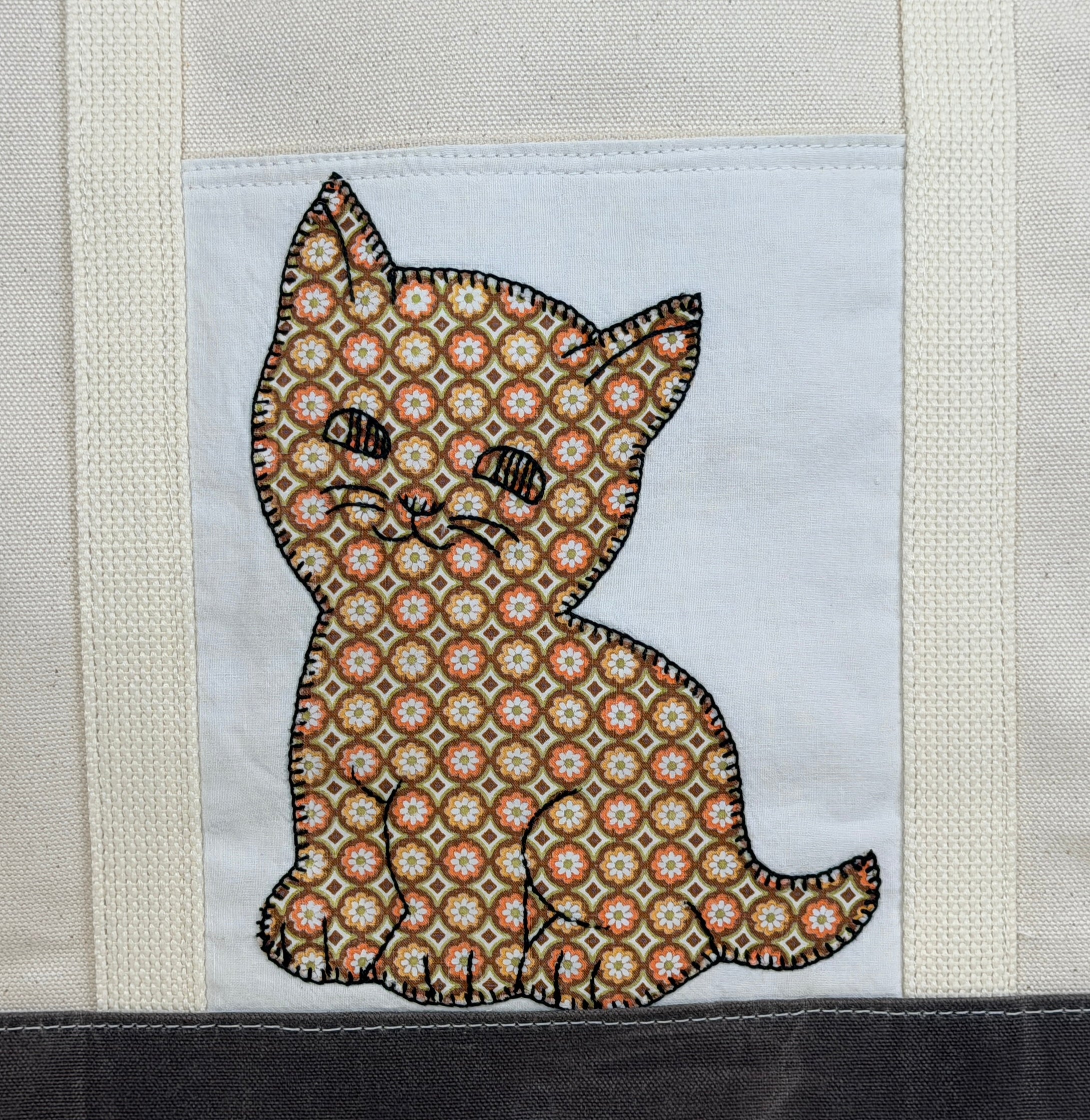 Classic Pocket Tote with Mushroom Canvas (6 Kittens)
